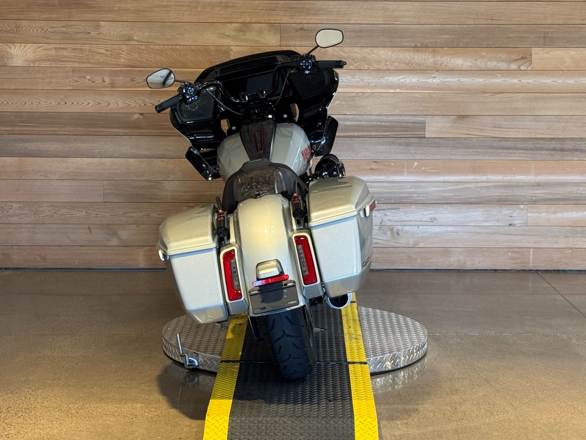 2025 Harley-Davidson CVO™ Road Glide® ST in Salem, Oregon - Photo 6