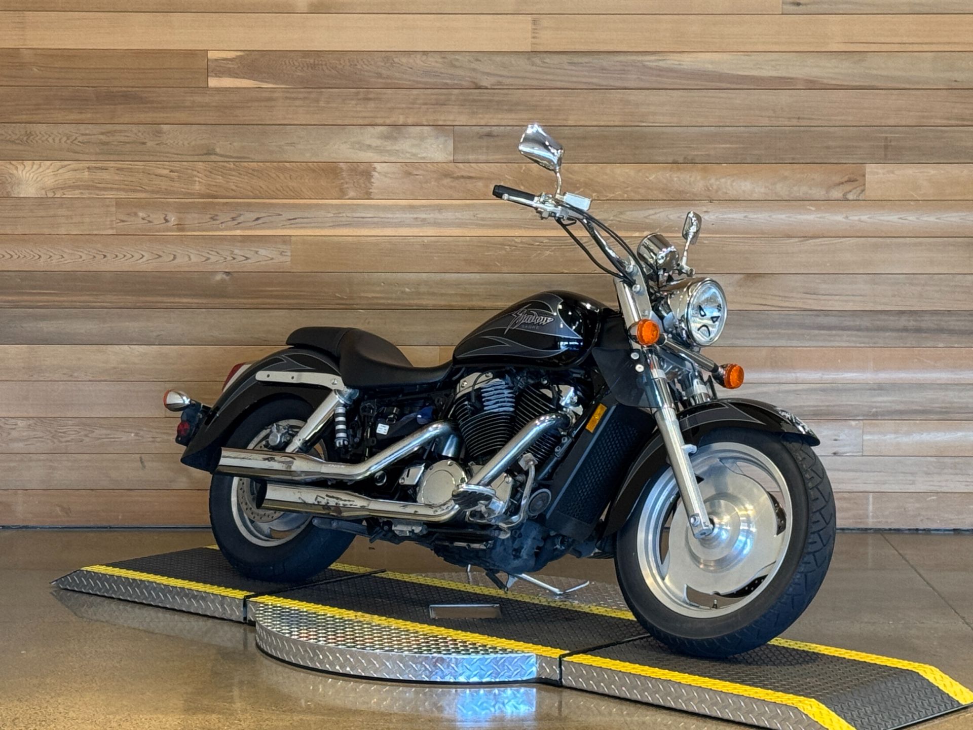 2001 Honda Shadow VLX in Salem, Oregon - Photo 2