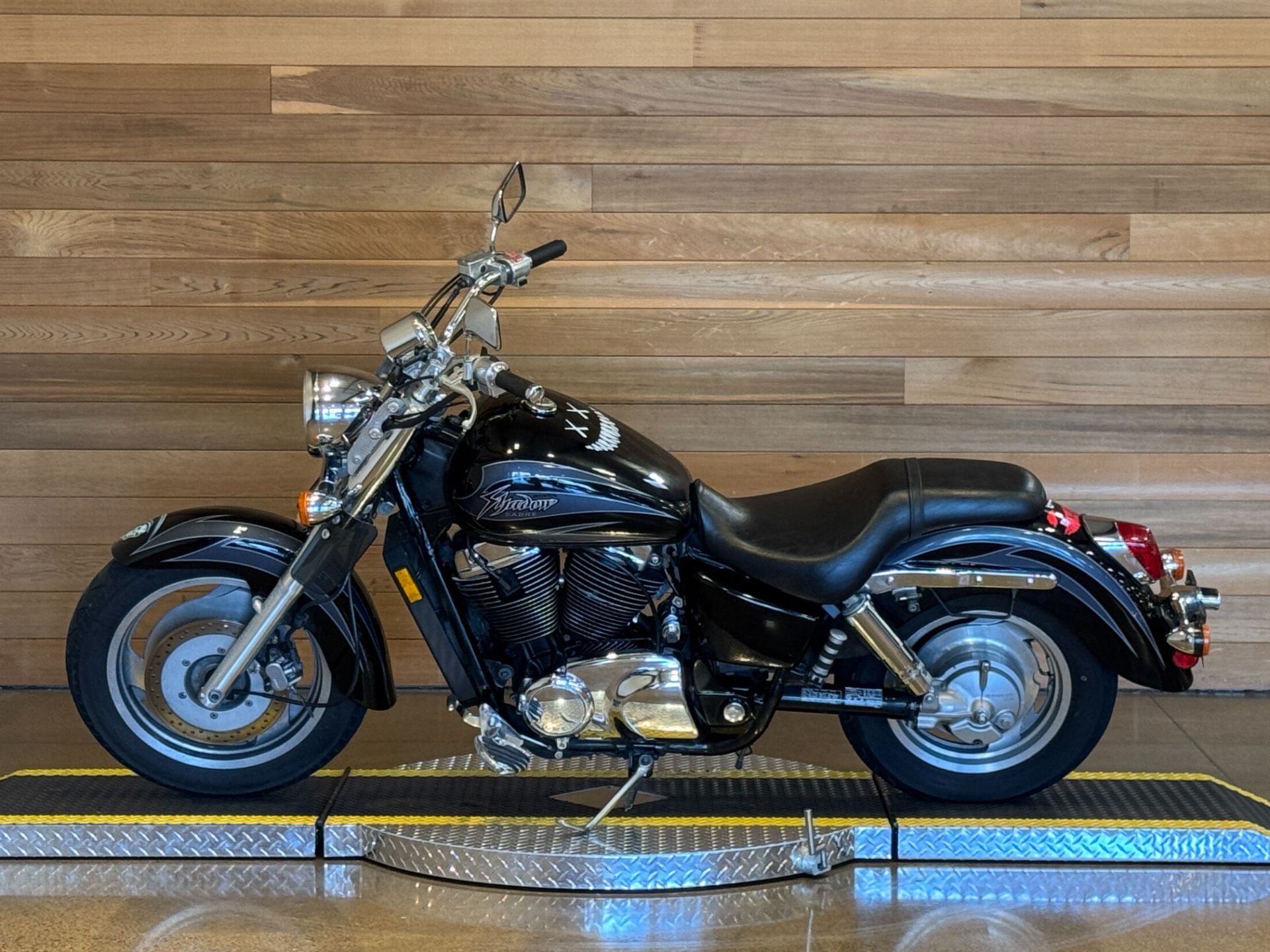 2001 Honda Shadow VLX in Salem, Oregon - Photo 5