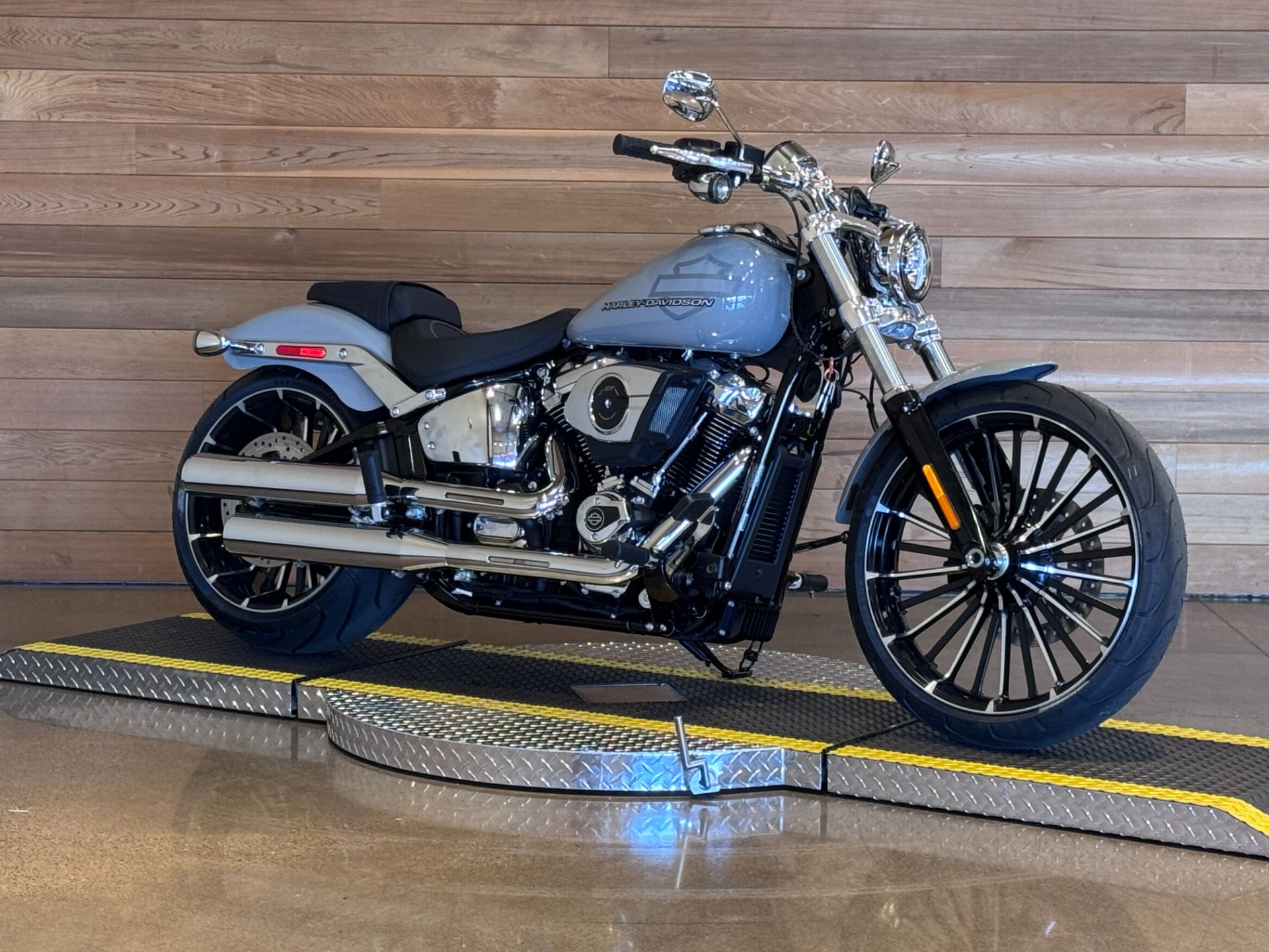 2025 Harley-Davidson Breakout® in Salem, Oregon - Photo 2