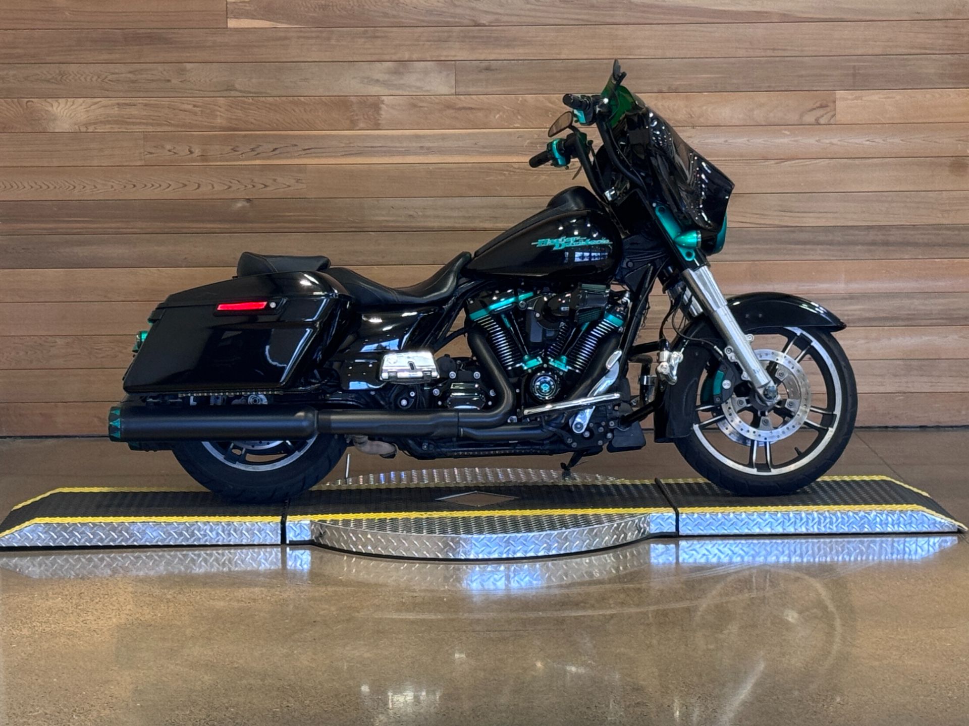 2017 Harley-Davidson Street Glide® Special in Salem, Oregon - Photo 1