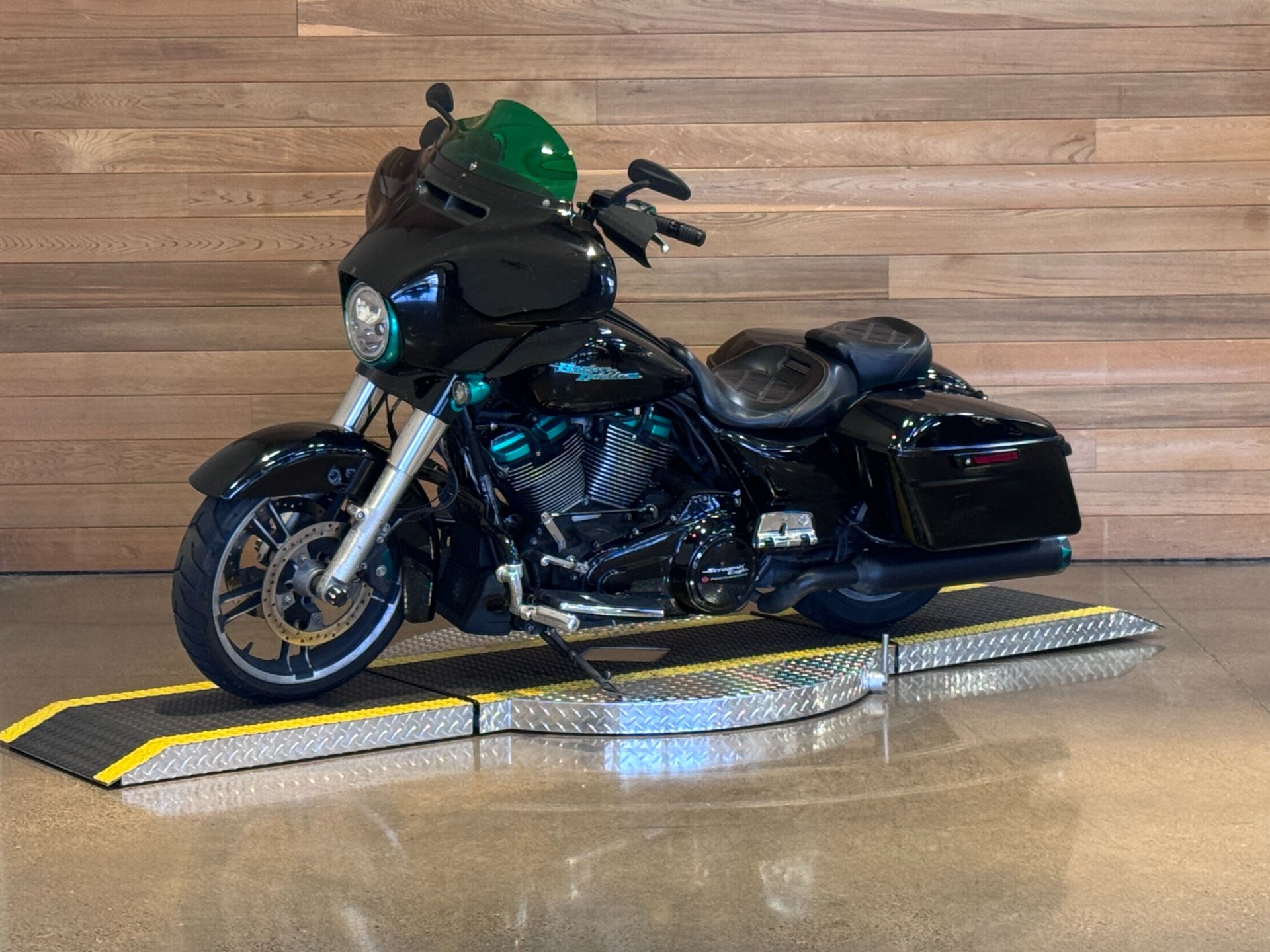 2017 Harley-Davidson Street Glide® Special in Salem, Oregon - Photo 4