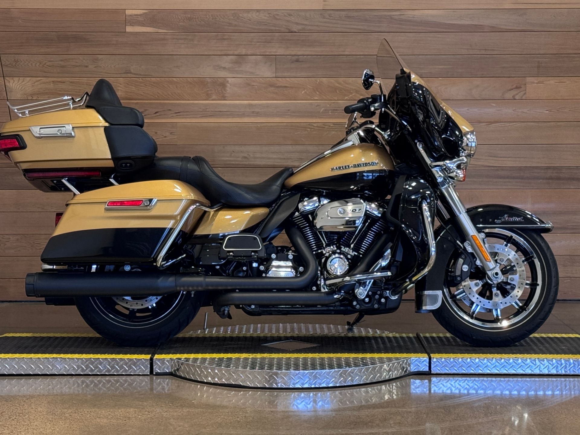 2017 Harley-Davidson Ultra Limited in Salem, Oregon - Photo 1
