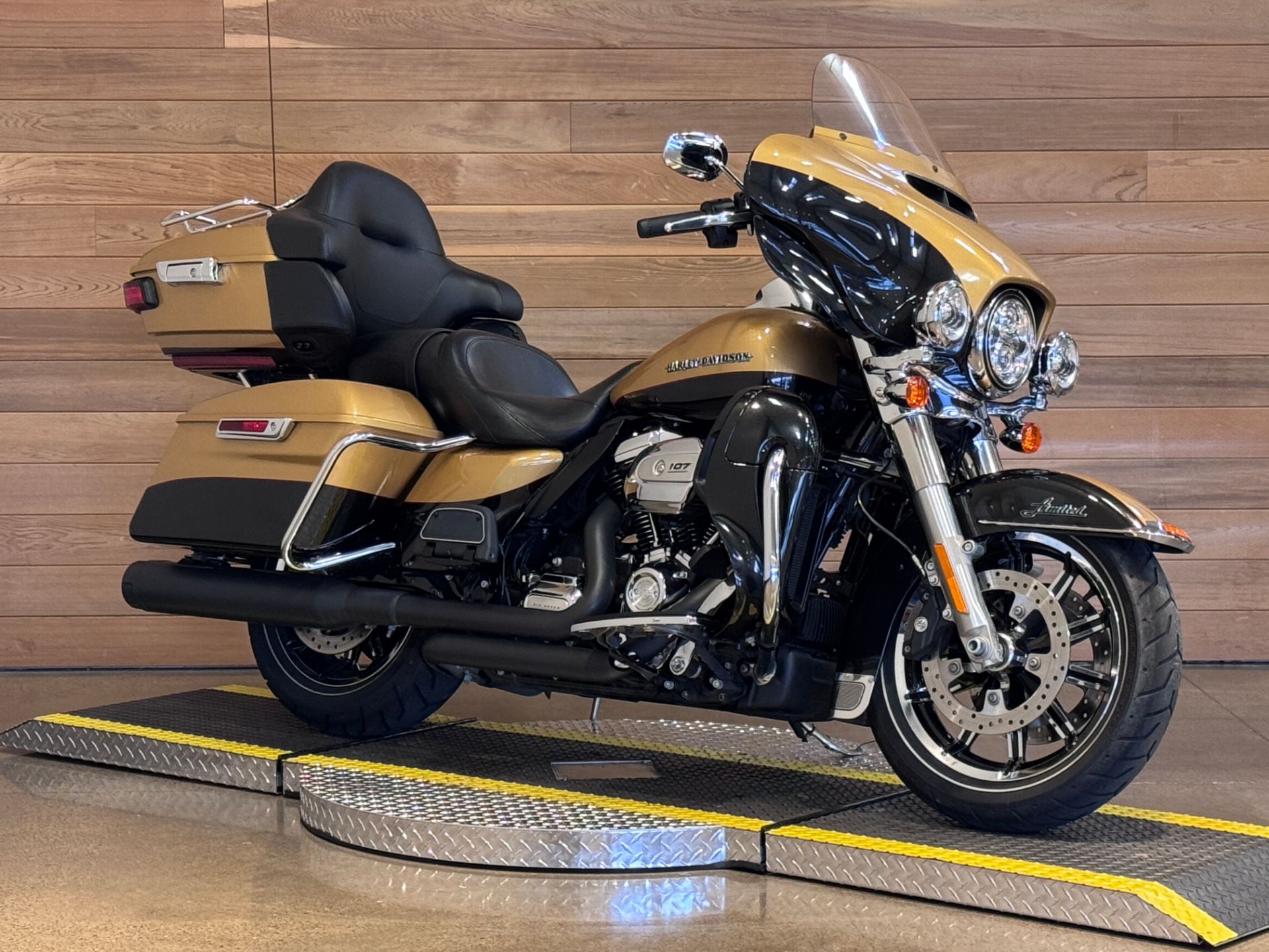 2017 Harley-Davidson Ultra Limited in Salem, Oregon - Photo 2