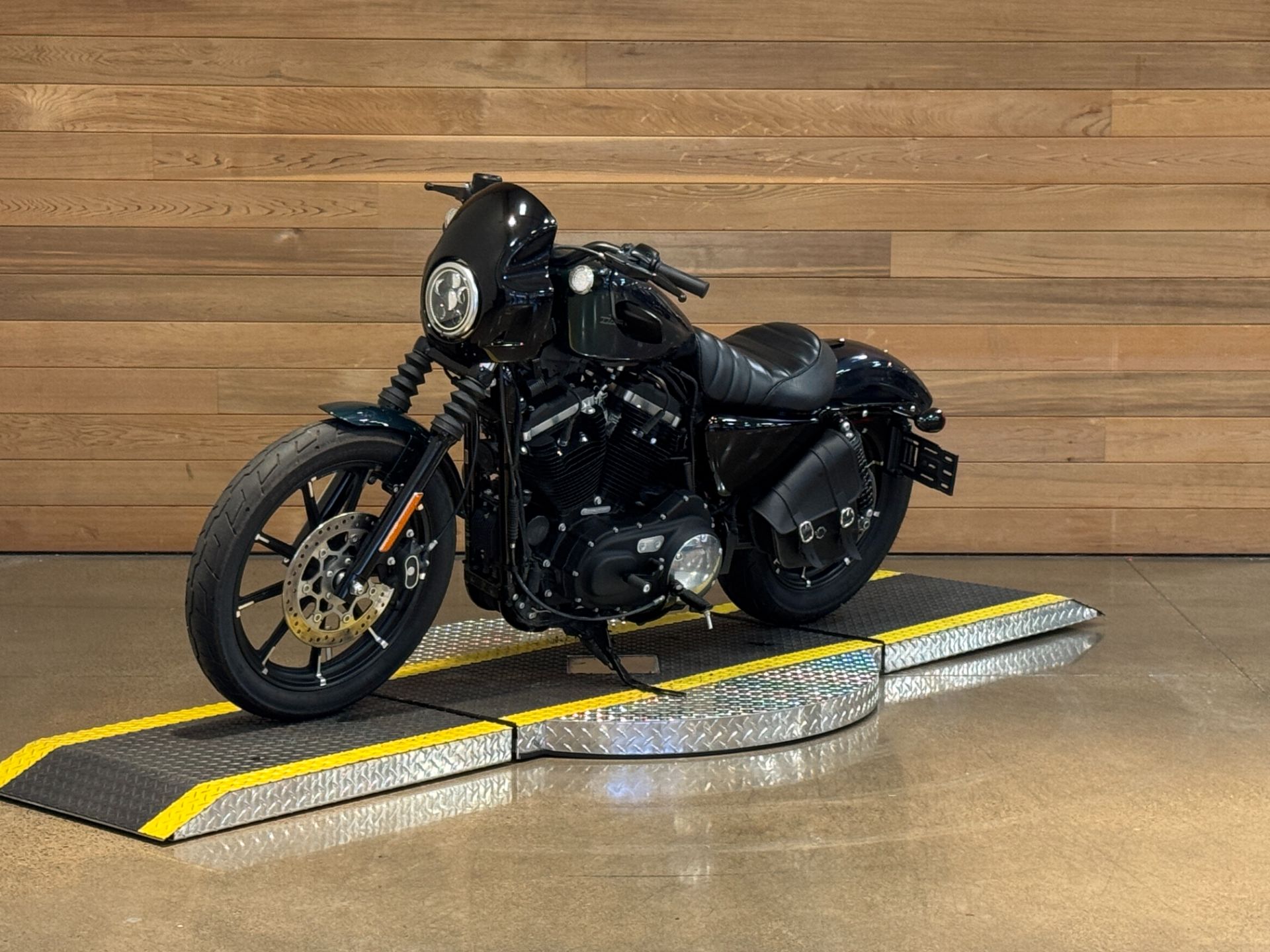 2021 Harley-Davidson Iron 883™ in Salem, Oregon - Photo 4