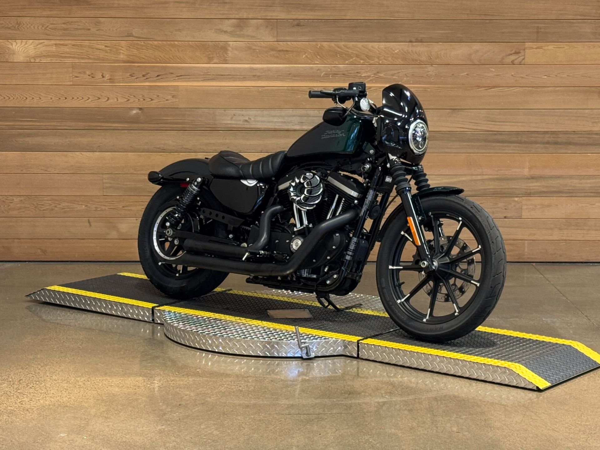 2021 Harley-Davidson Iron 883™ in Salem, Oregon - Photo 2
