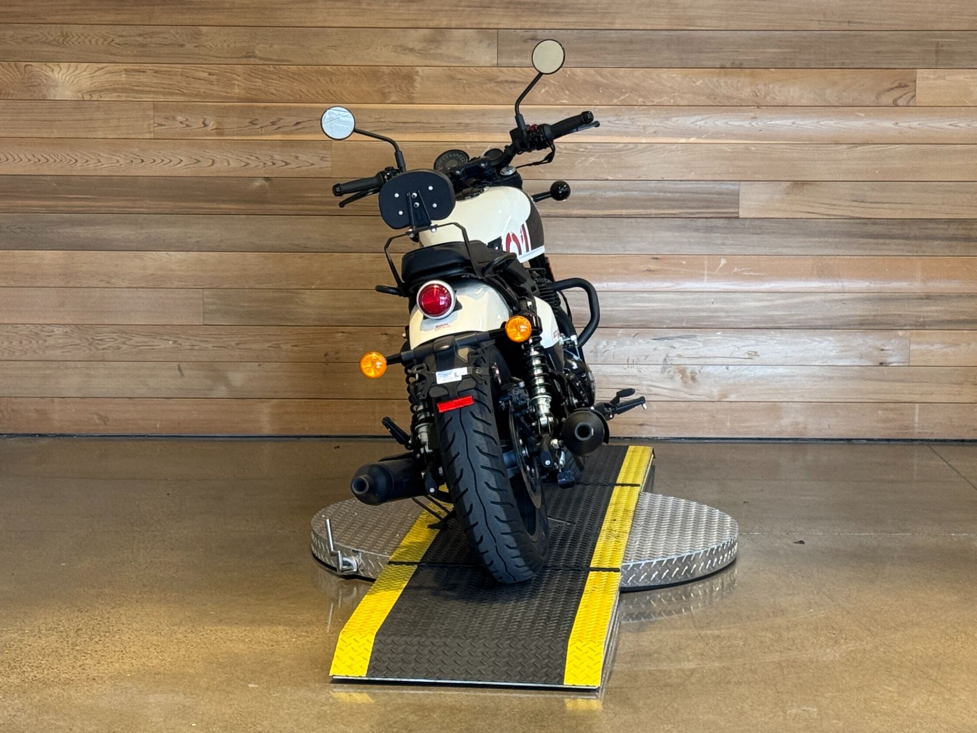 2024 Royal Enfield Shotgun 650 in Salem, Oregon - Photo 6