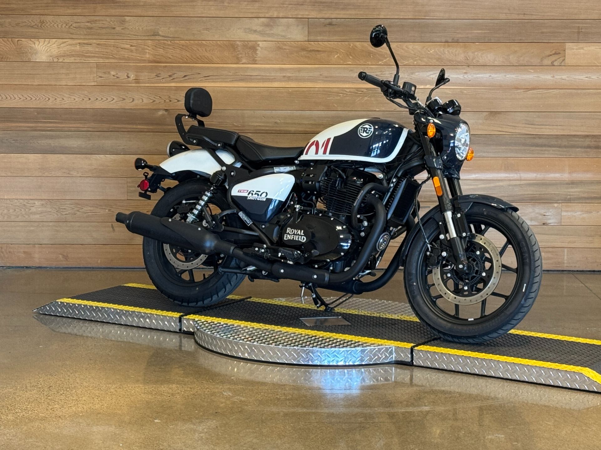 2024 Royal Enfield Shotgun 650 in Salem, Oregon - Photo 2