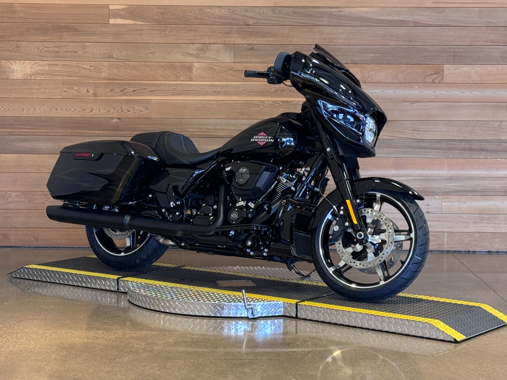 2025 Harley-Davidson Street Glide® in Salem, Oregon - Photo 2
