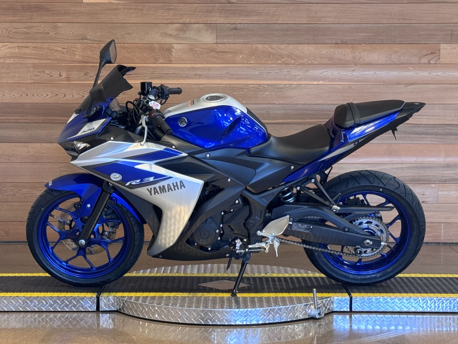 2015 Yamaha YZF-R3 in Salem, Oregon - Photo 5