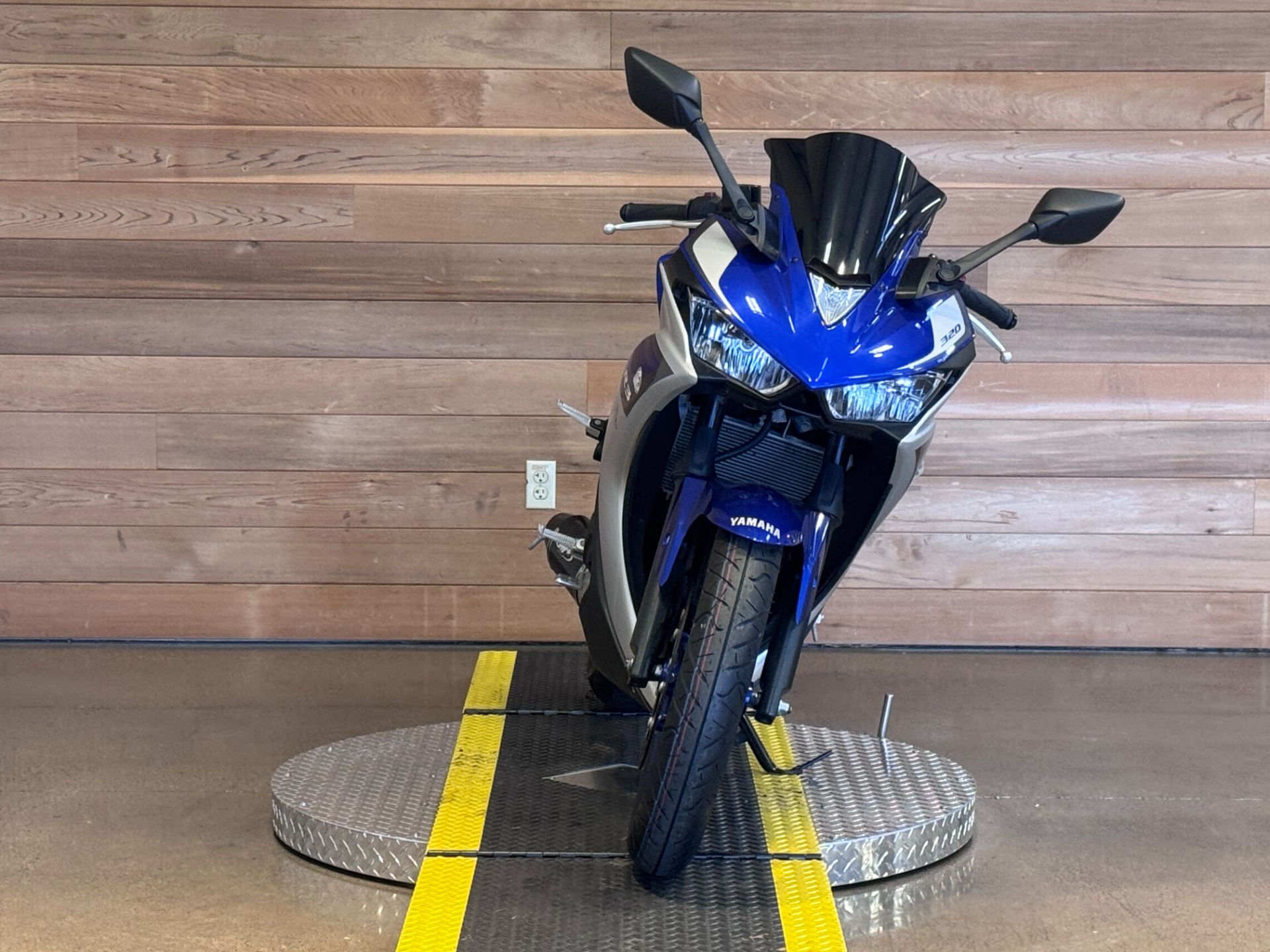 2015 Yamaha YZF-R3 in Salem, Oregon - Photo 3