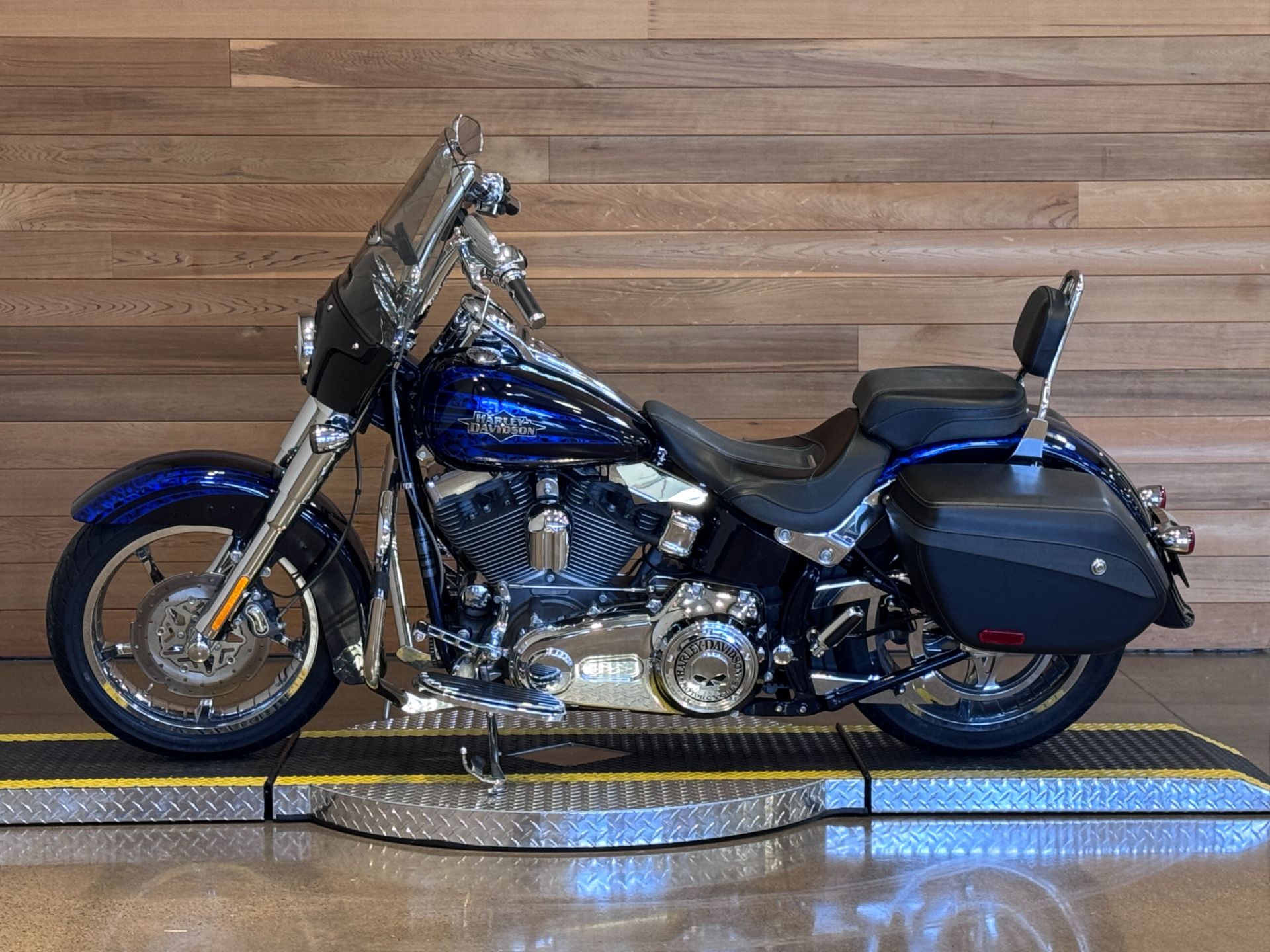 2012 Harley-Davidson CVO™ Softail® Convertible in Salem, Oregon - Photo 5