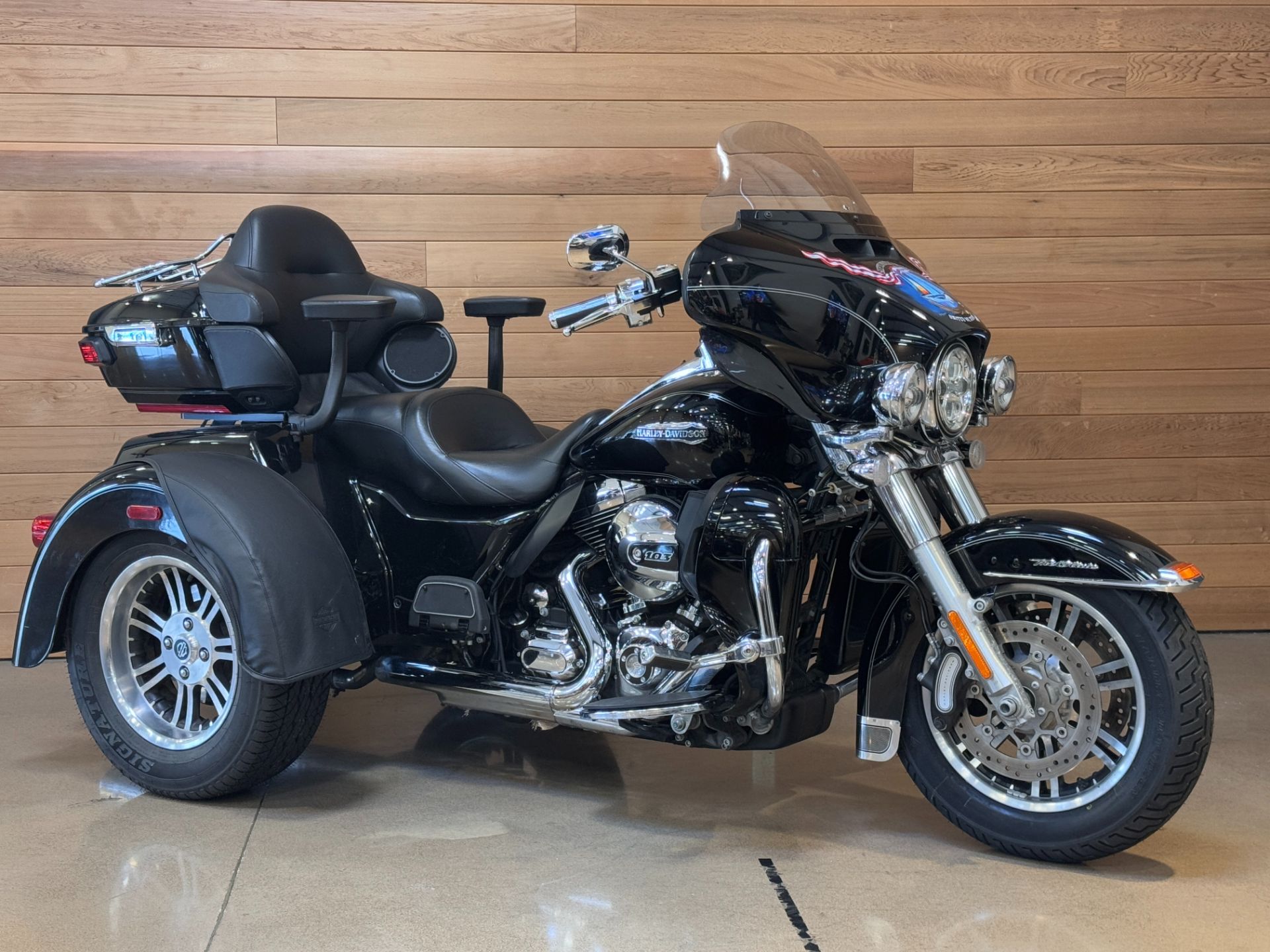 2016 Harley-Davidson Tri Glide® Ultra in Salem, Oregon - Photo 2