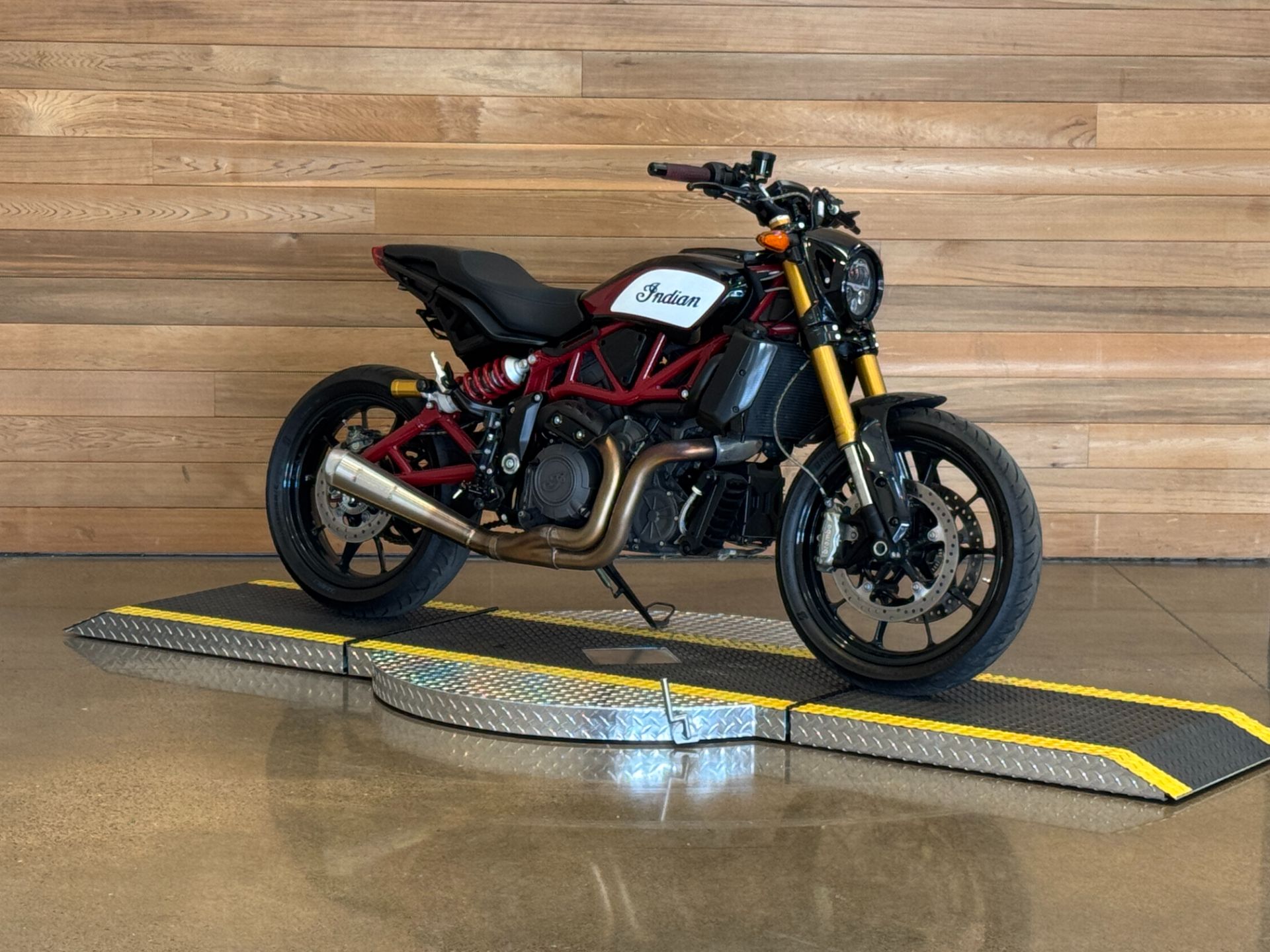 2019 Indian Motorcycle FTR™ 1200 S in Salem, Oregon - Photo 2