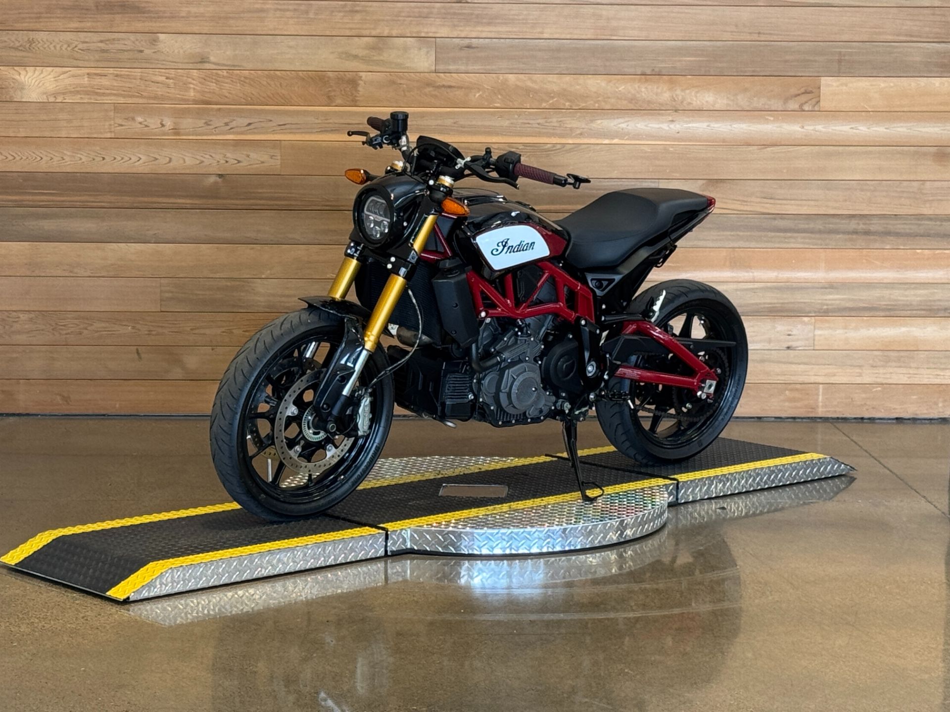 2019 Indian Motorcycle FTR™ 1200 S in Salem, Oregon - Photo 4