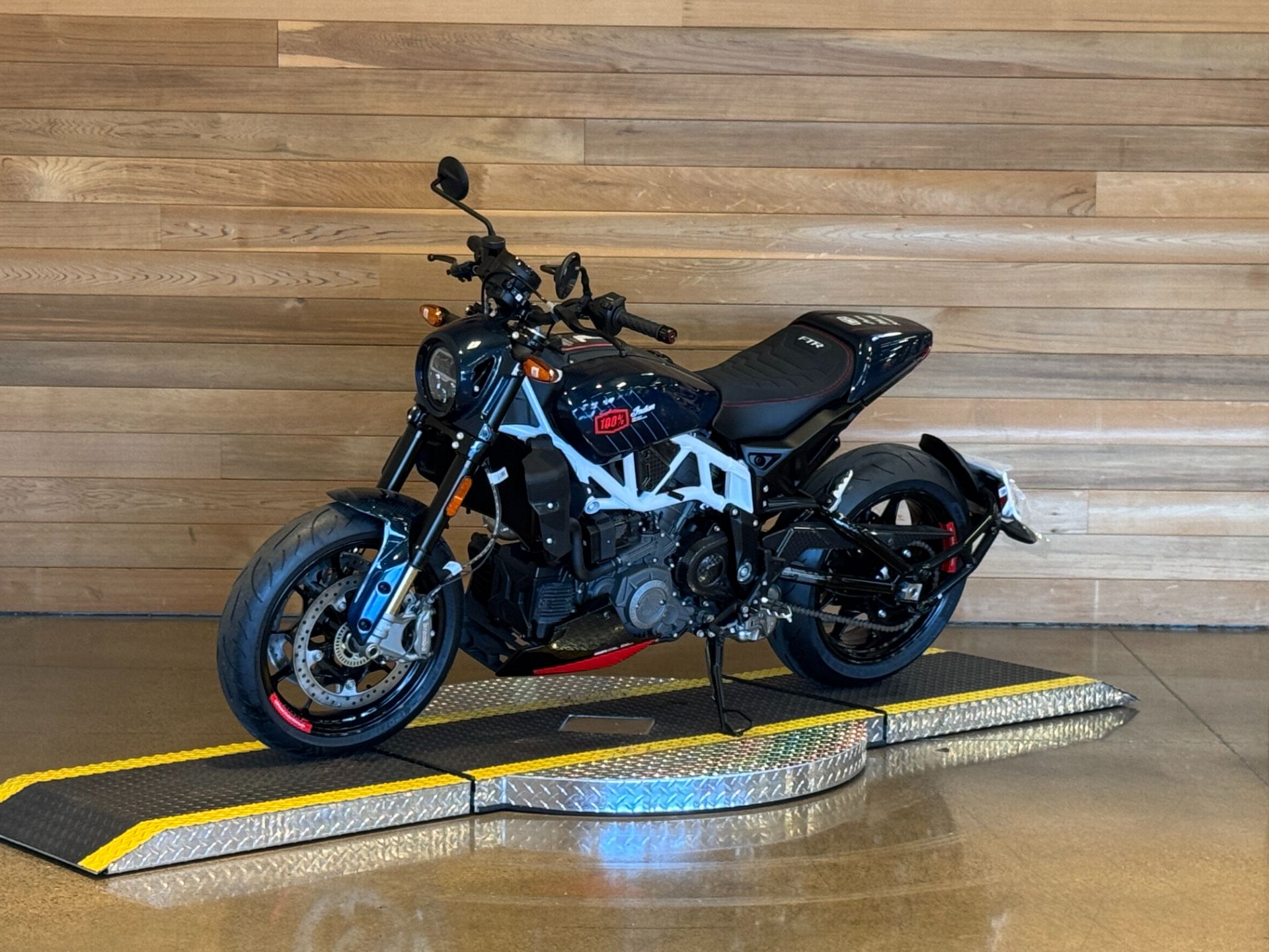 2024 Indian Motorcycle FTR X 100% R Carbon in Salem, Oregon - Photo 4