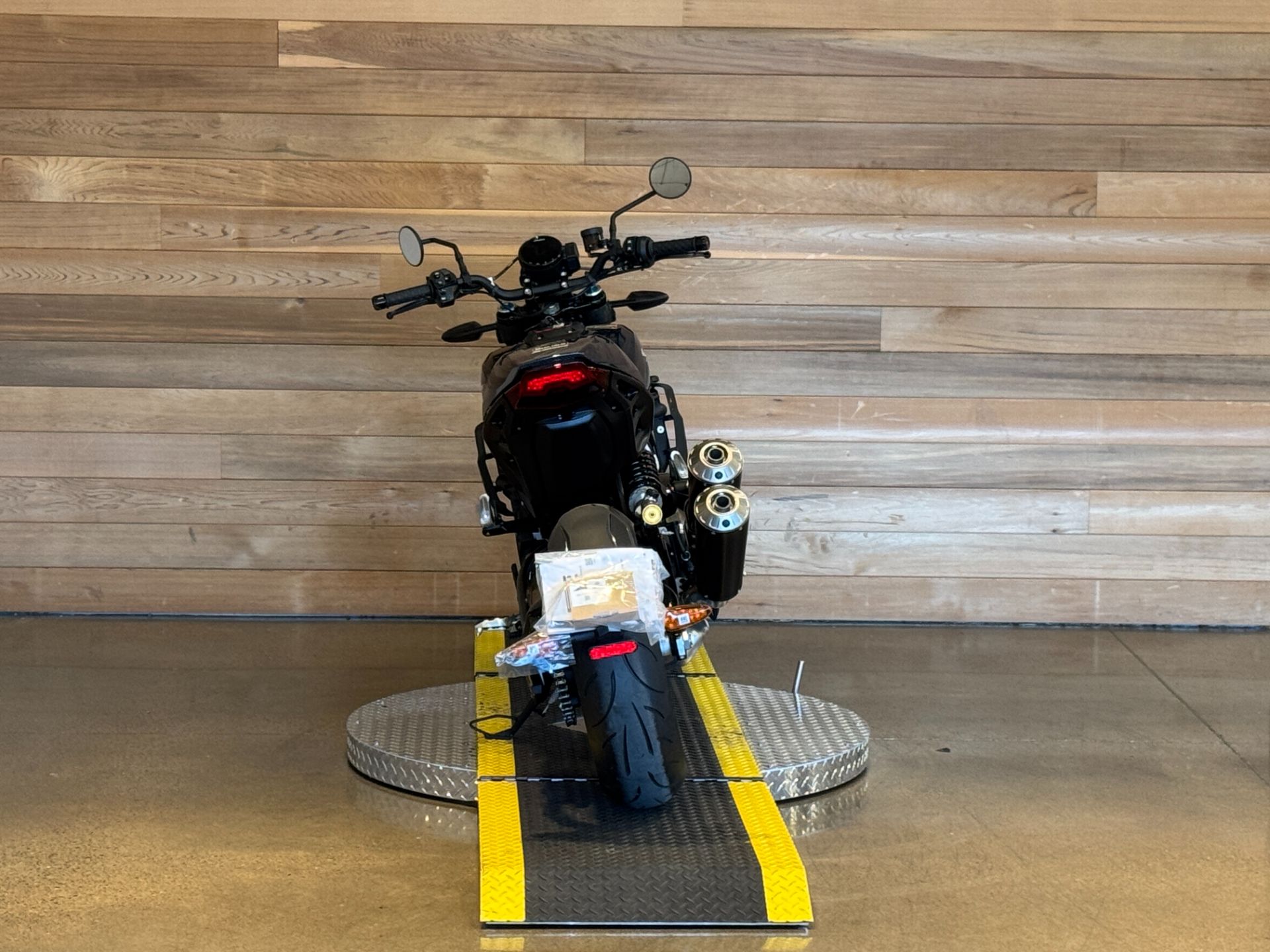 2024 Indian Motorcycle FTR X 100% R Carbon in Salem, Oregon - Photo 6