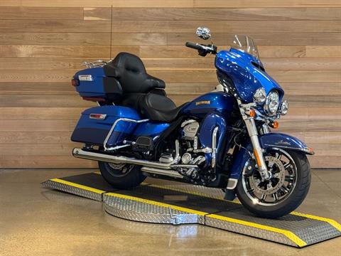 2017 Harley-Davidson Ultra Limited in Salem, Oregon - Photo 2