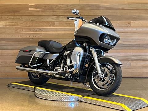 2017 Harley-Davidson Road Glide® Ultra in Salem, Oregon - Photo 2