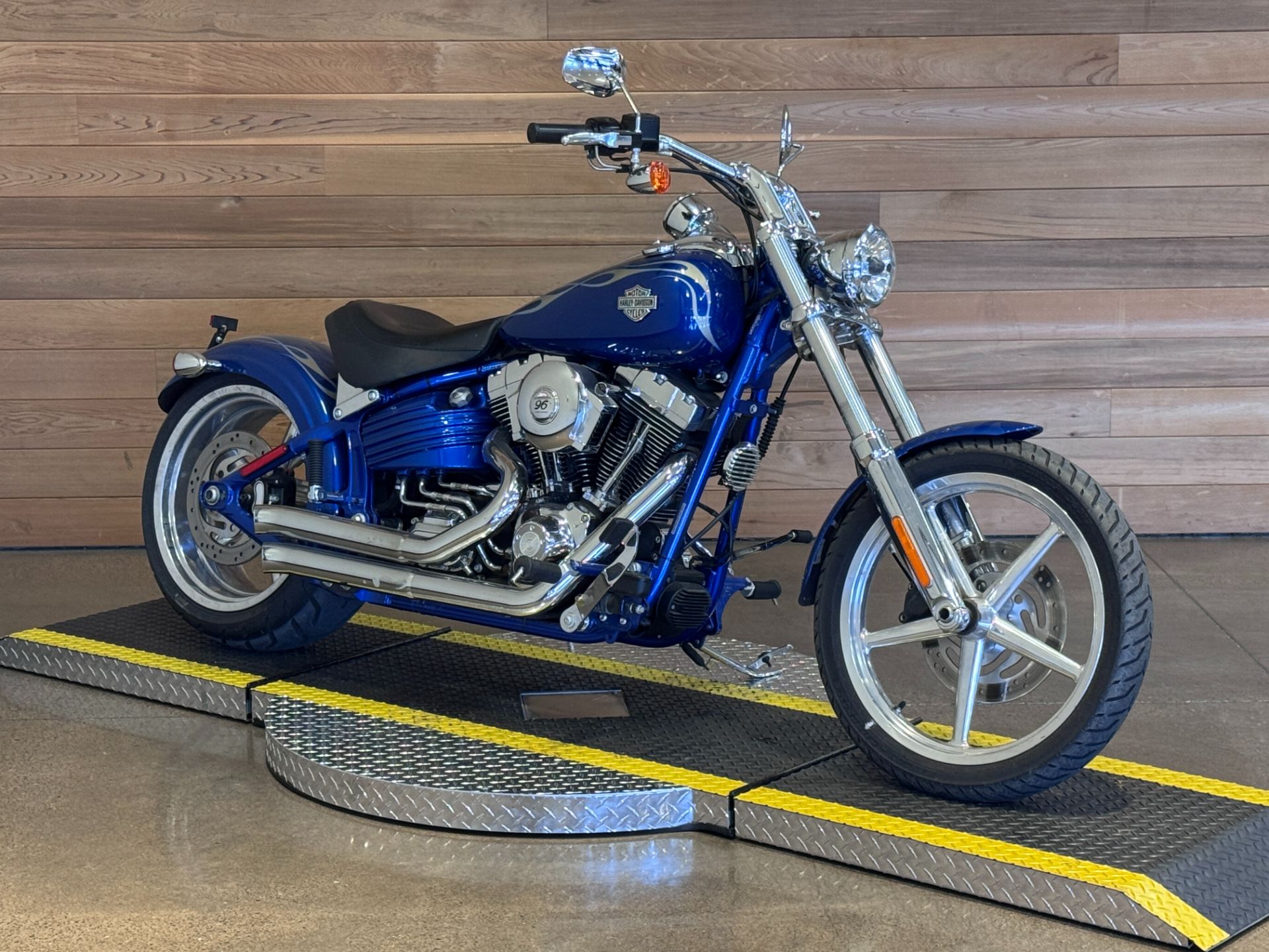 2009 Harley-Davidson Softail® Rocker™ in Salem, Oregon - Photo 2