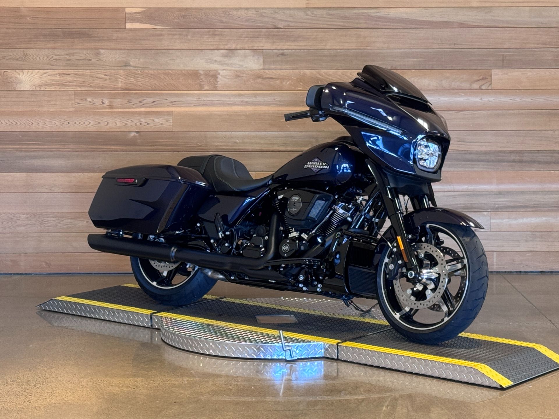 2025 Harley-Davidson Street Glide® in Salem, Oregon - Photo 2