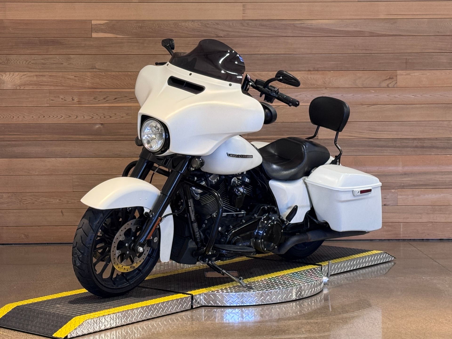 2018 Harley-Davidson Street Glide® Special in Salem, Oregon - Photo 4
