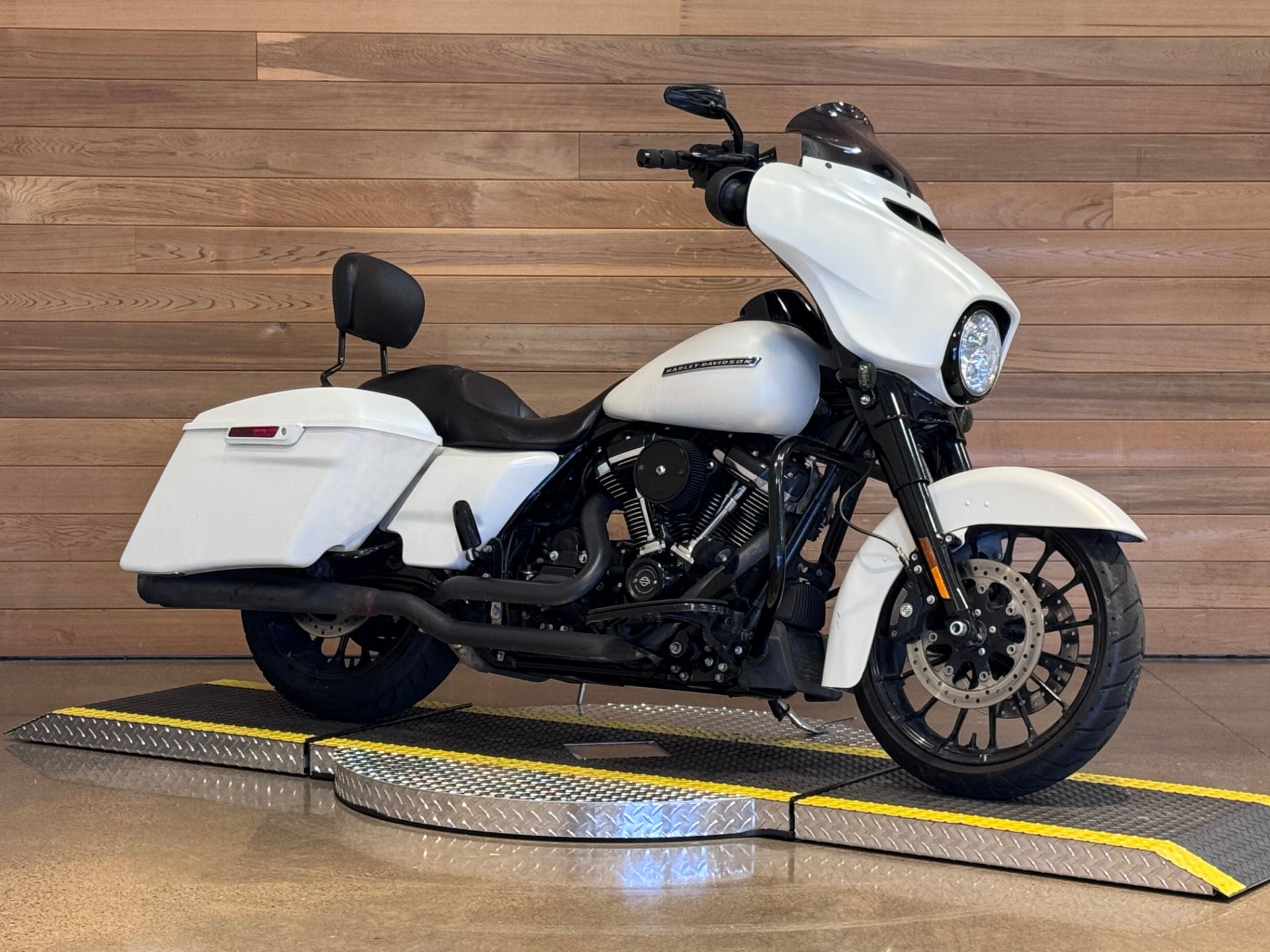 2018 Harley-Davidson Street Glide® Special in Salem, Oregon - Photo 2