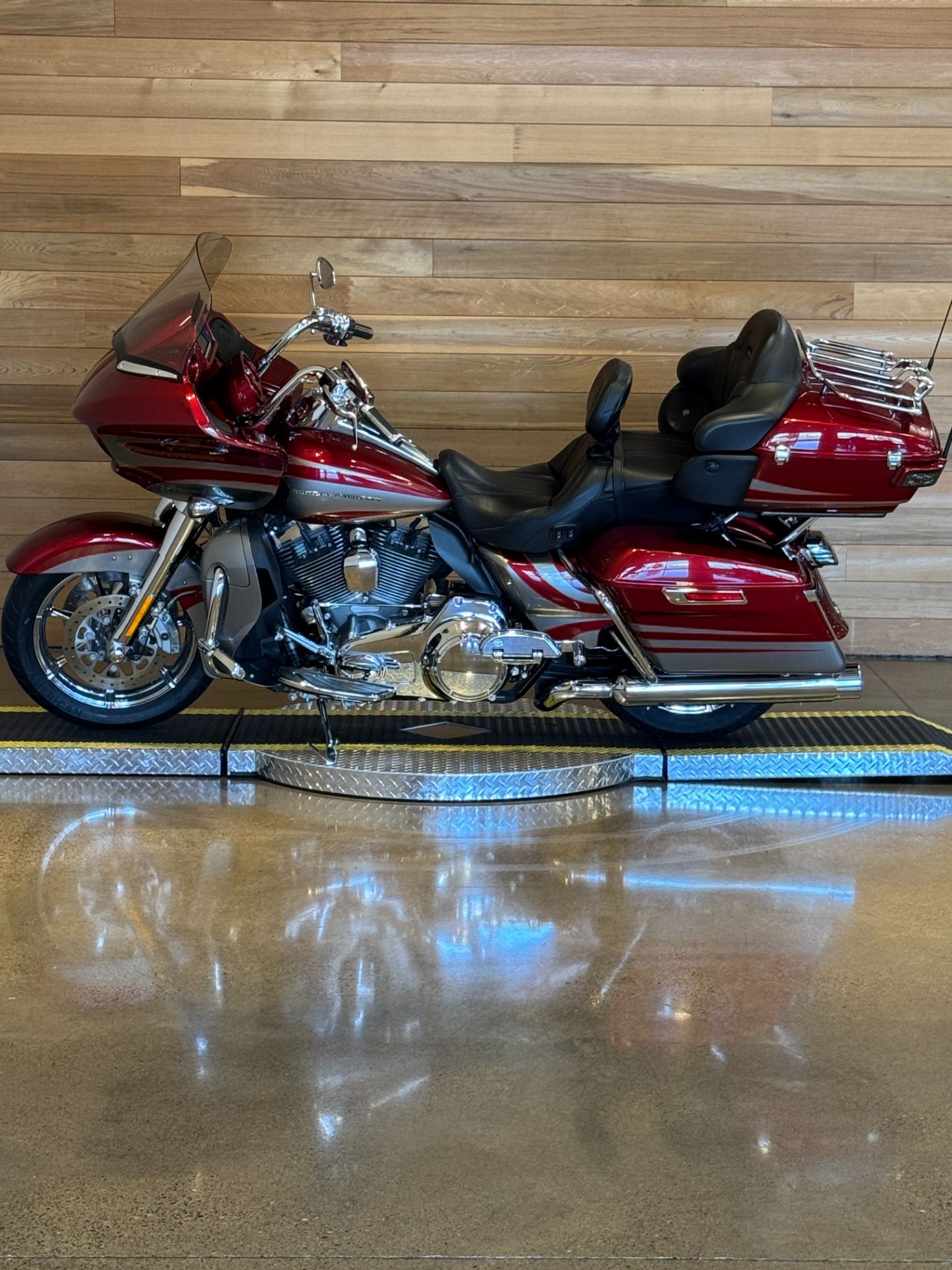 2016 Harley-Davidson CVO™ Road Glide™ Ultra in Salem, Oregon - Photo 5