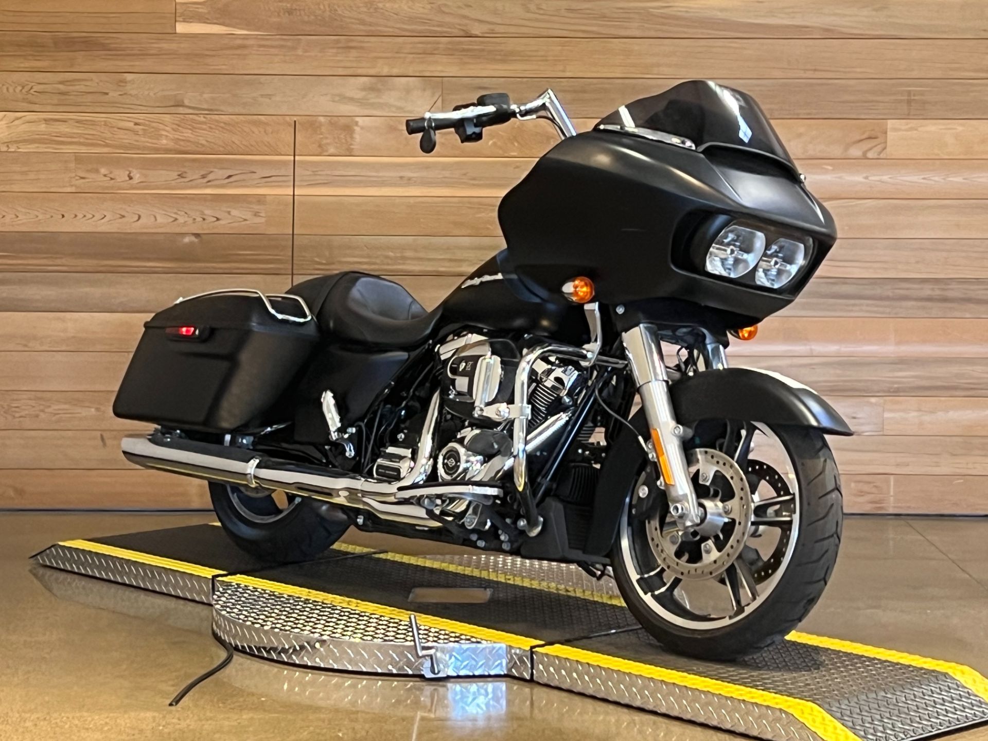 2017 Harley-Davidson Road Glide® Special in Salem, Oregon - Photo 2