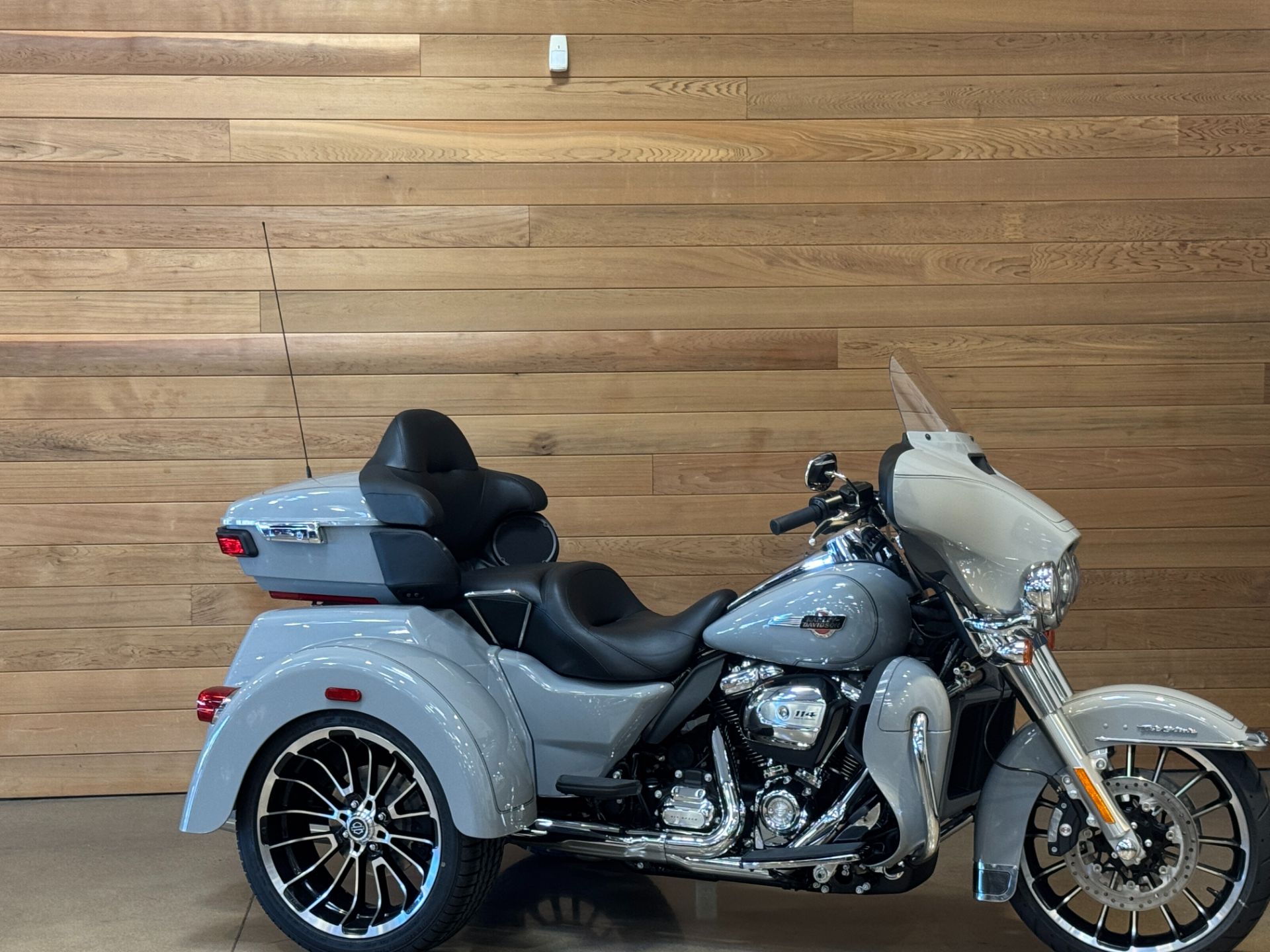 2025 Harley-Davidson Tri Glide® Ultra in Salem, Oregon - Photo 2