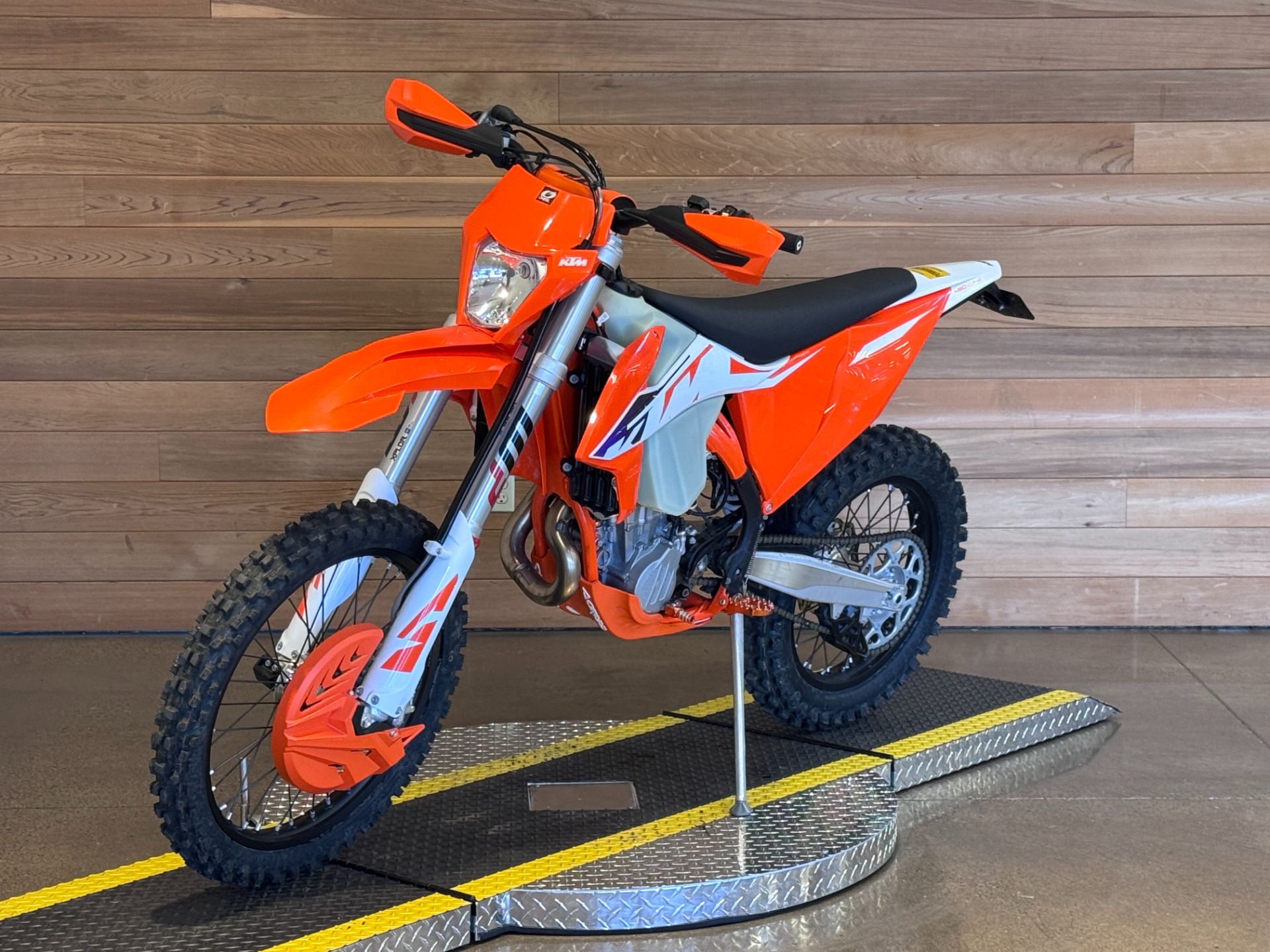 2023 KTM 450 XCF-W in Salem, Oregon - Photo 4