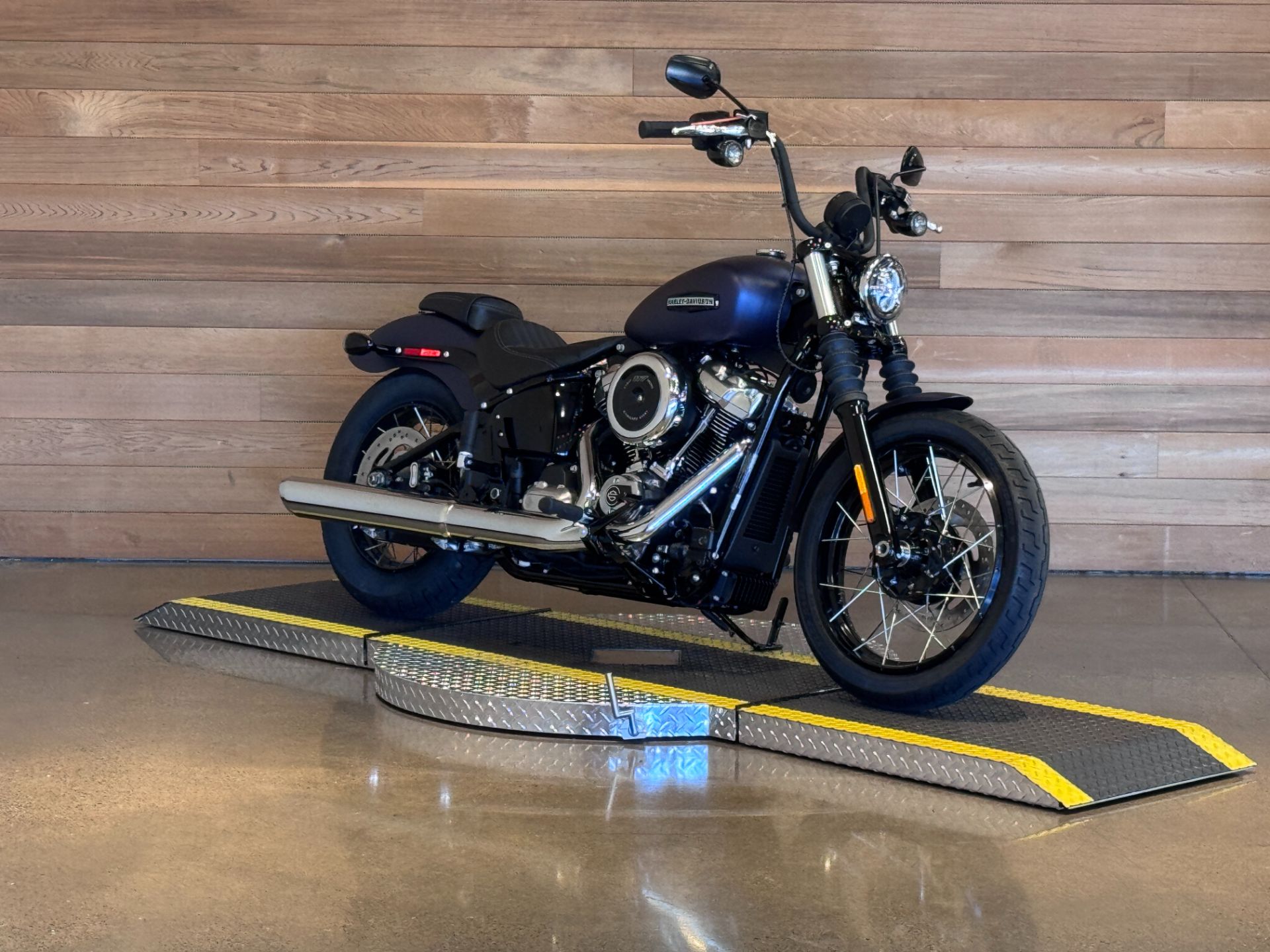 2025 Harley-Davidson Street Bob® in Salem, Oregon - Photo 2
