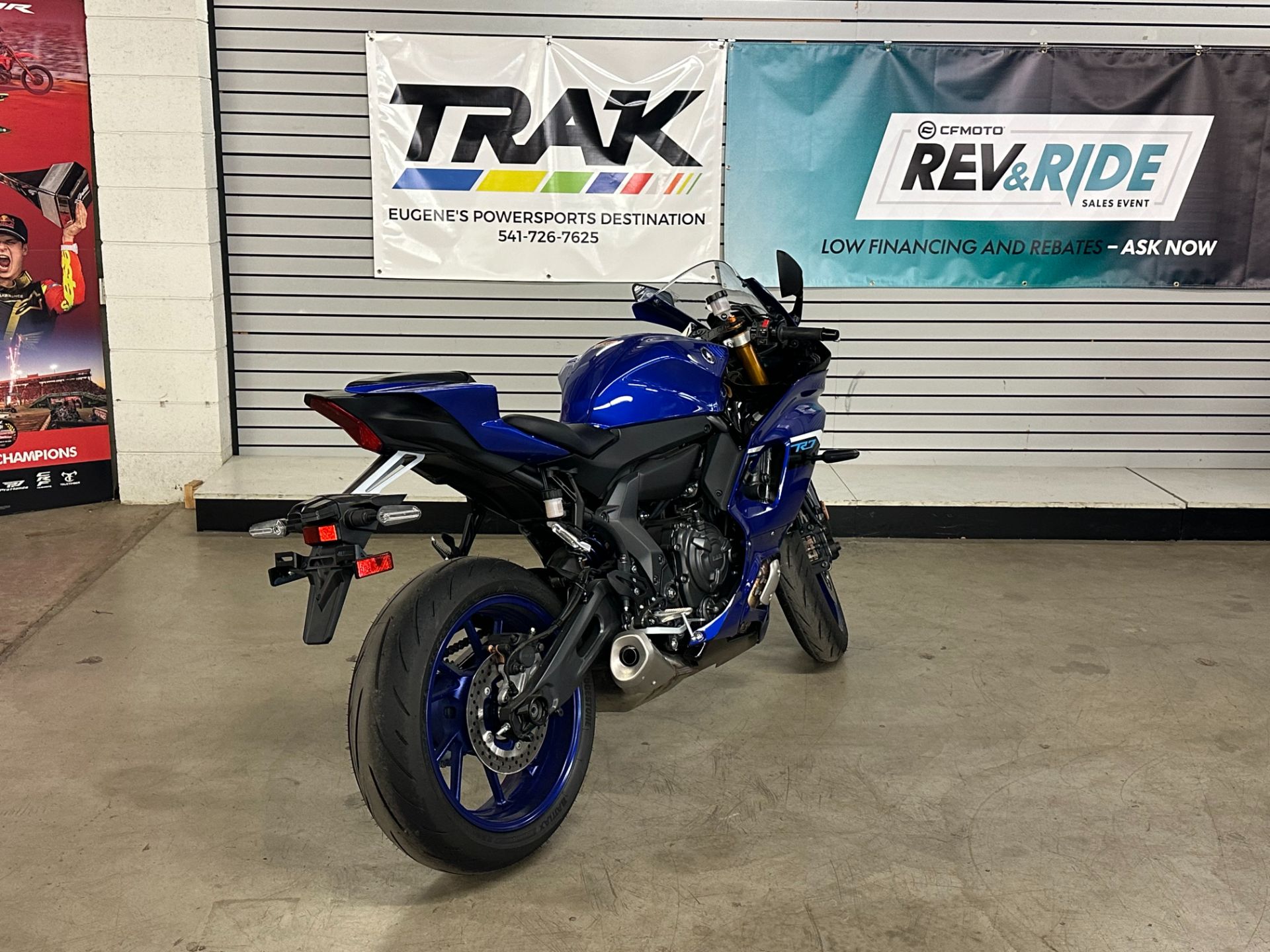 2025 Yamaha YZF-R7 8
