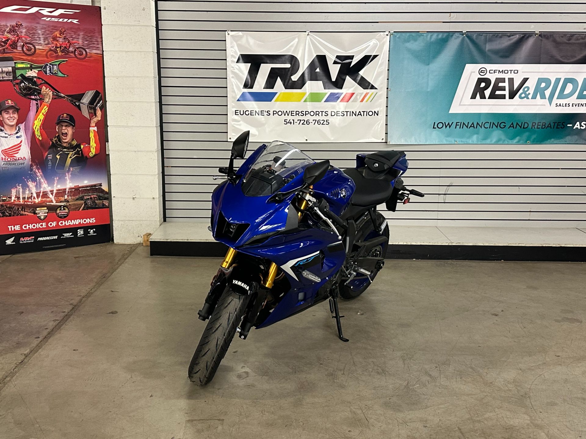 2025 Yamaha YZF-R7 4