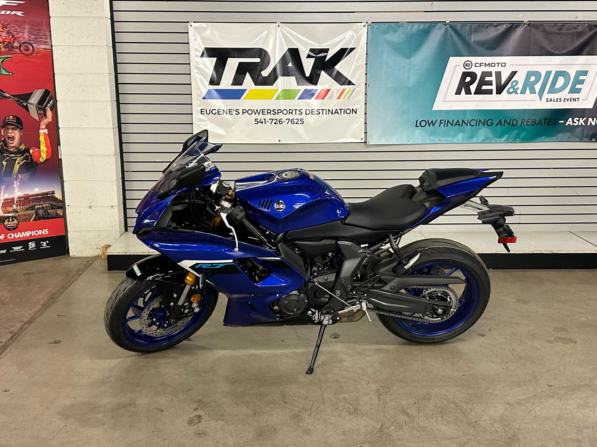 2025 Yamaha YZF-R7 5