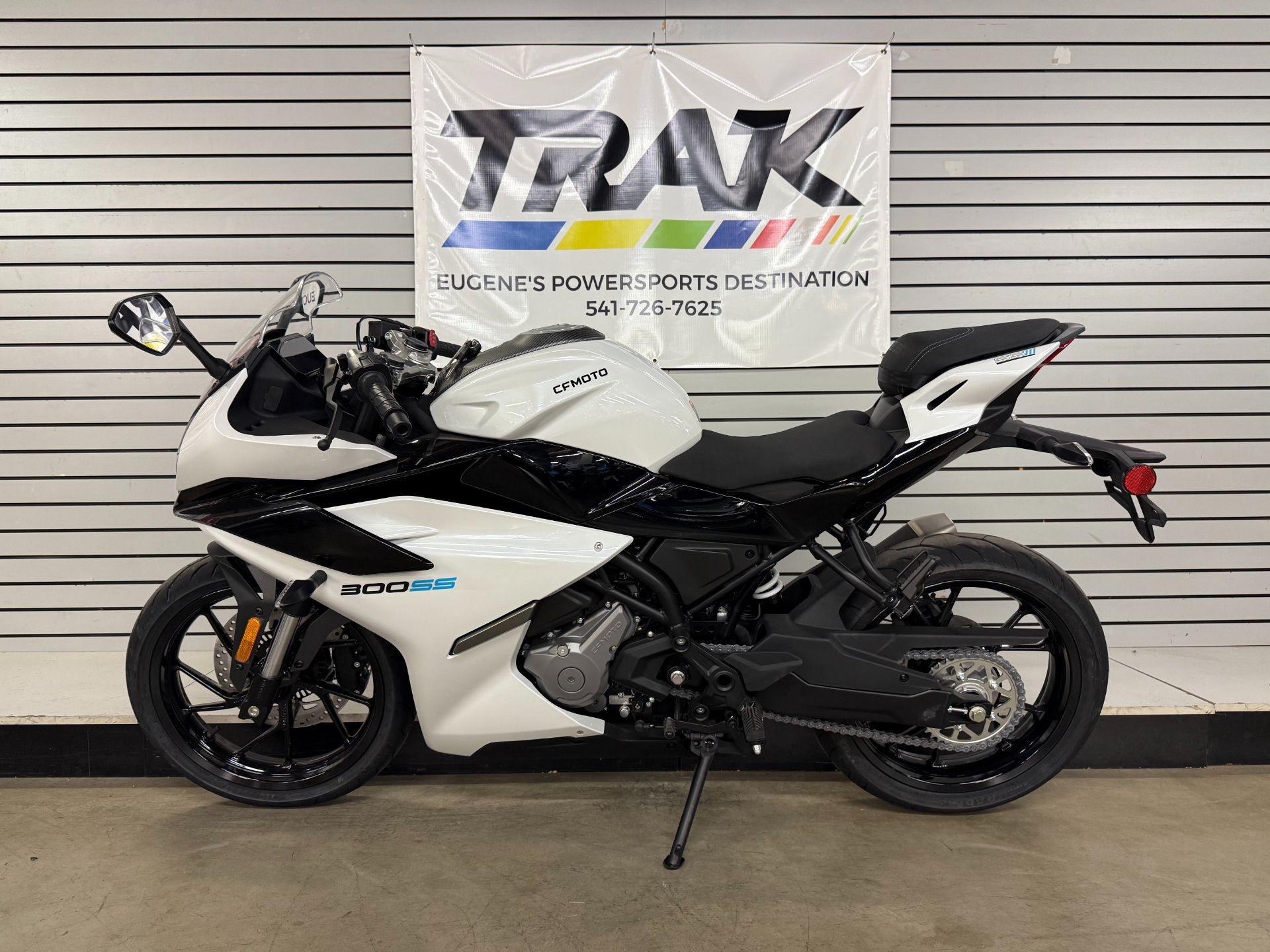 2025 CFMOTO 300SS in Eugene, Oregon - Photo 2