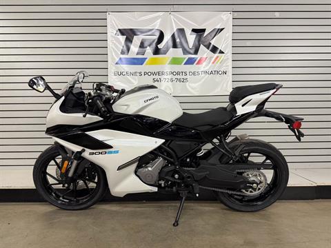 2025 CFMOTO 300SS in Eugene, Oregon - Photo 2