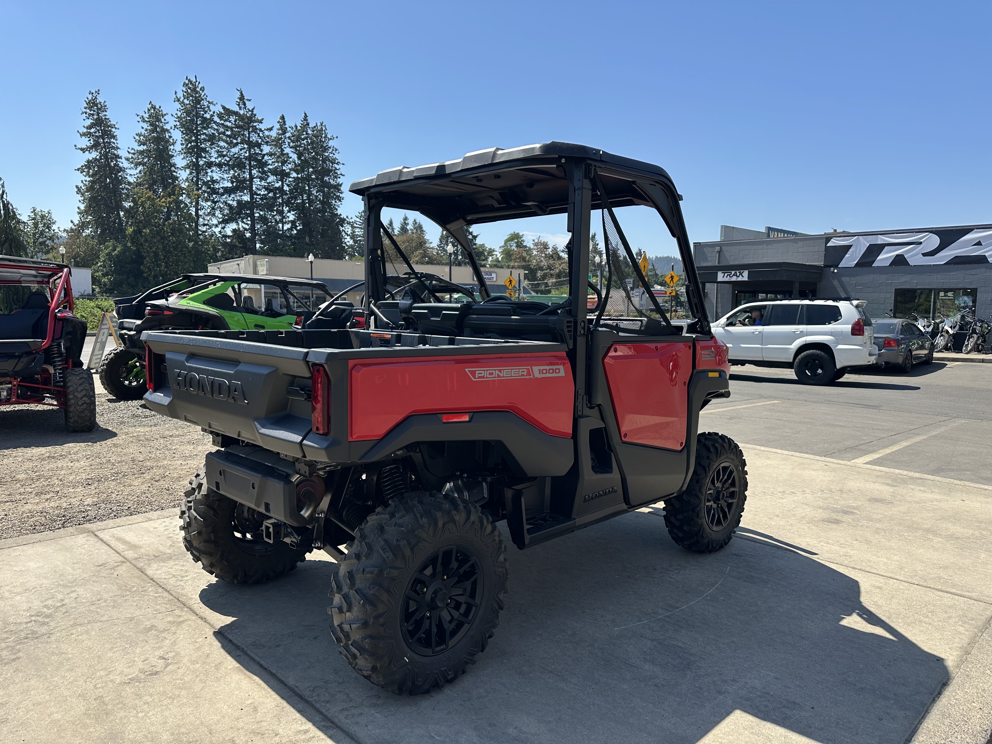 2026 Honda Pioneer 1000 Deluxe 2
