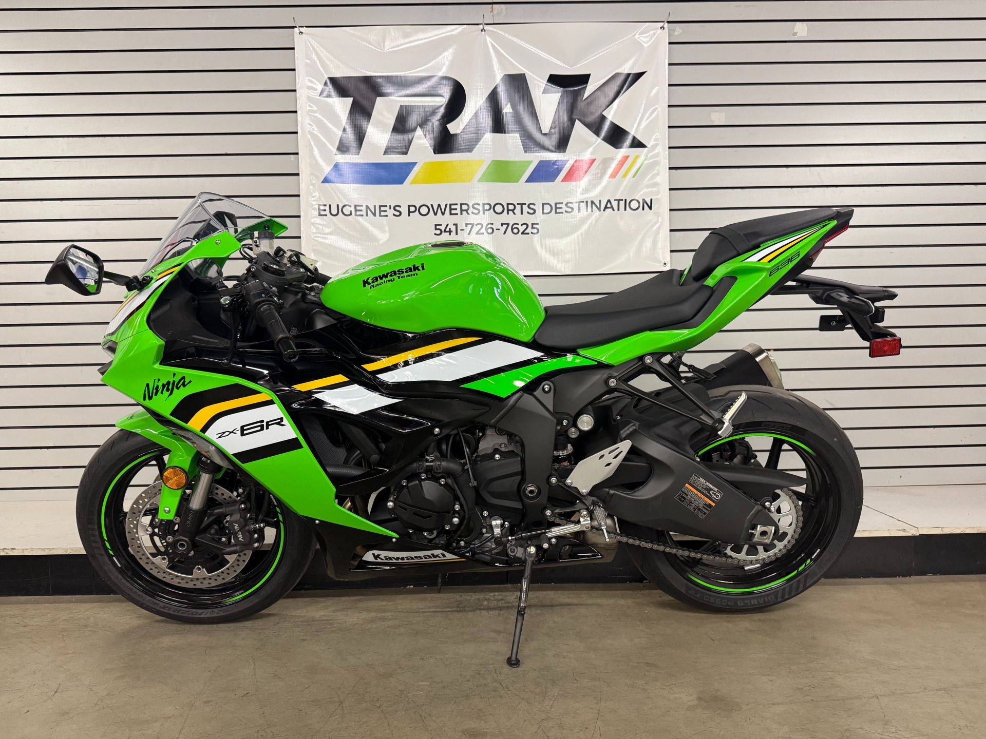 2025 Kawasaki Ninja ZX-6R KRT Edition in Eugene, Oregon - Photo 2