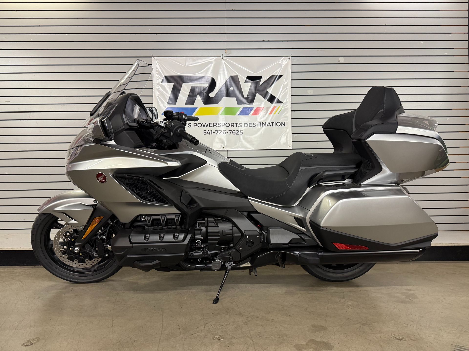 2025 Honda Gold Wing Tour Automatic DCT in Eugene, Oregon - Photo 2