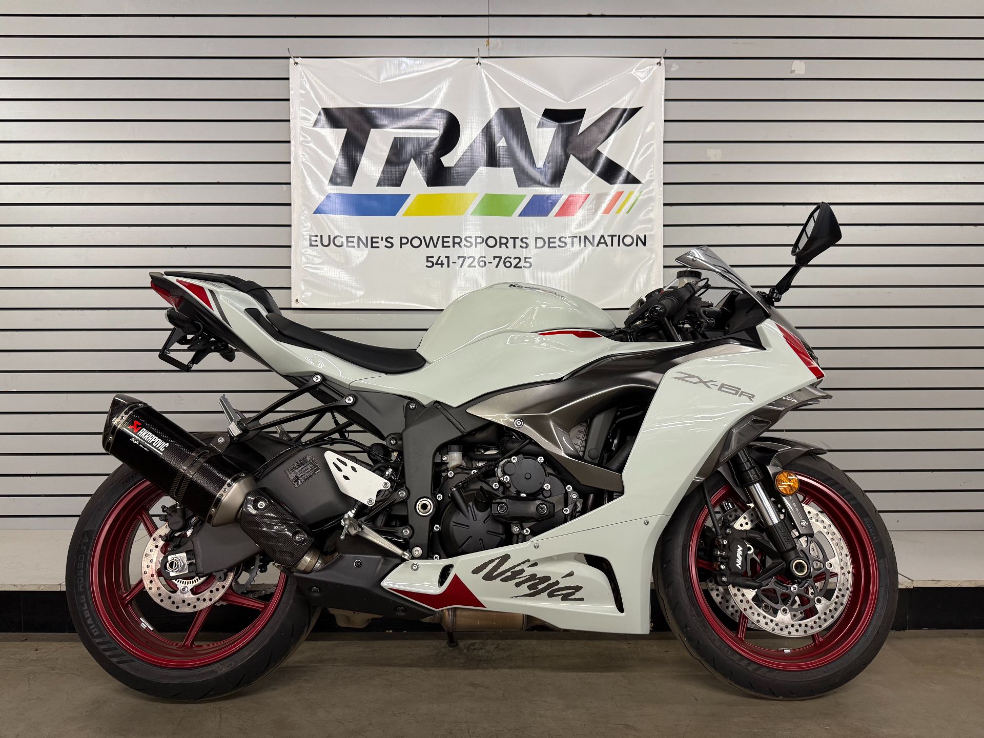 2025 Kawasaki Ninja ZX-6R ABS in Eugene, Oregon - Photo 1