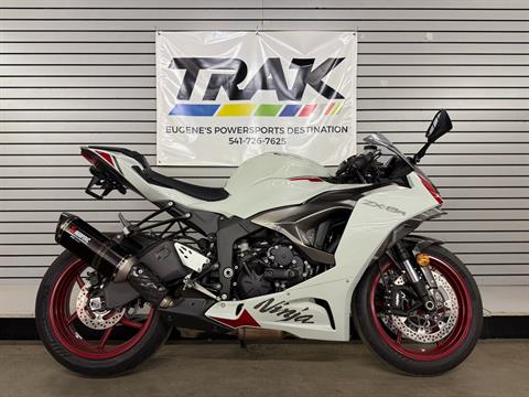 2025 Kawasaki Ninja ZX-6R ABS in Eugene, Oregon - Photo 1