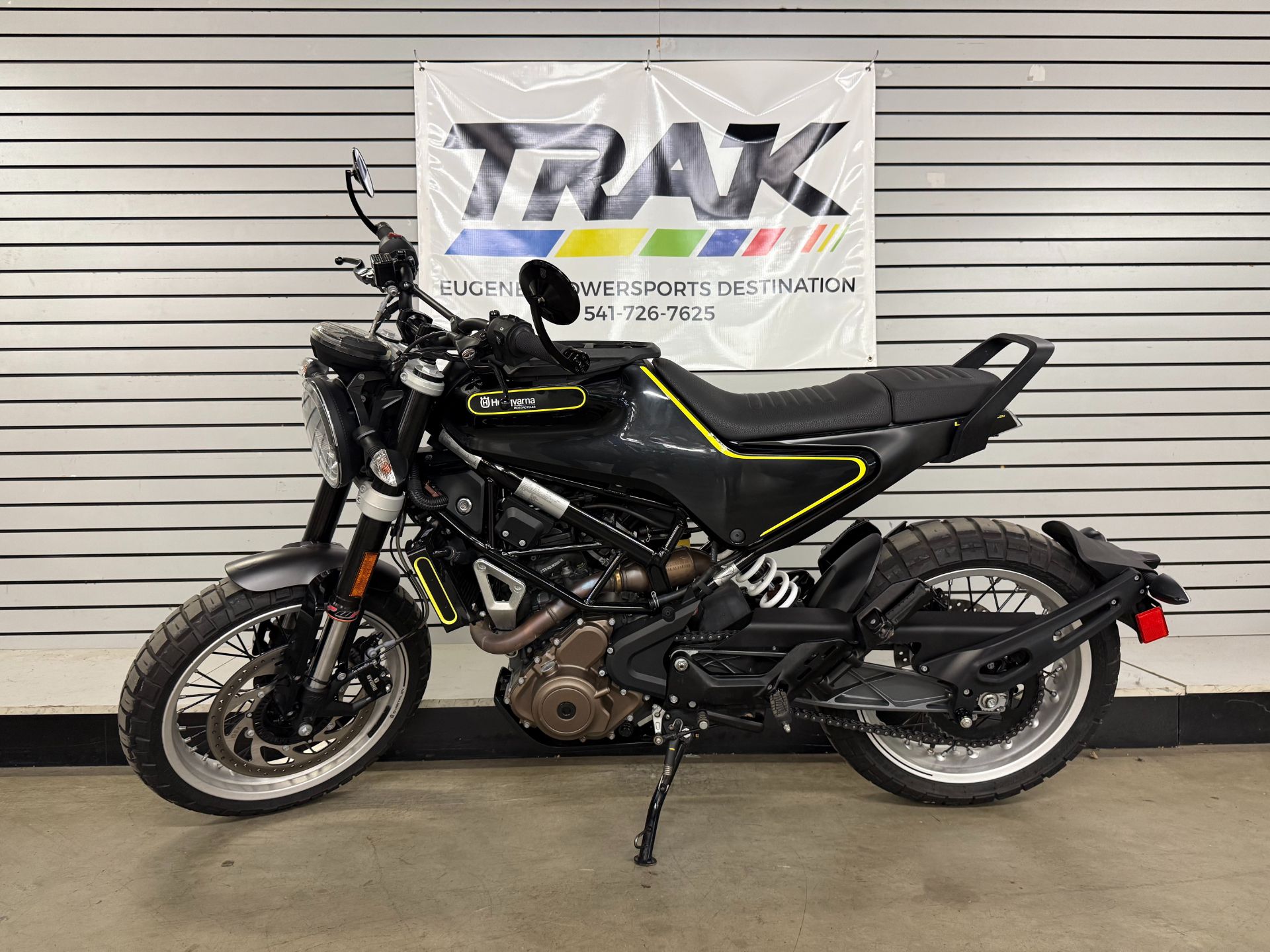 2018 Husqvarna Svartpilen 401 in Eugene, Oregon - Photo 2