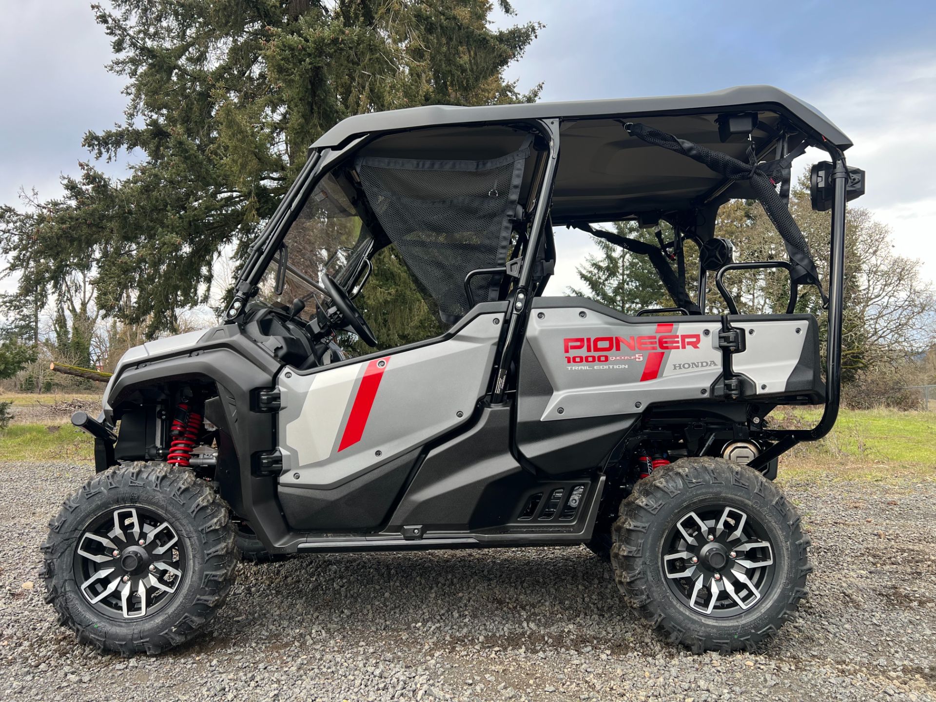 2025 Honda Pioneer 1000-5 Trail Special Edition in Eugene, Oregon - Photo 2