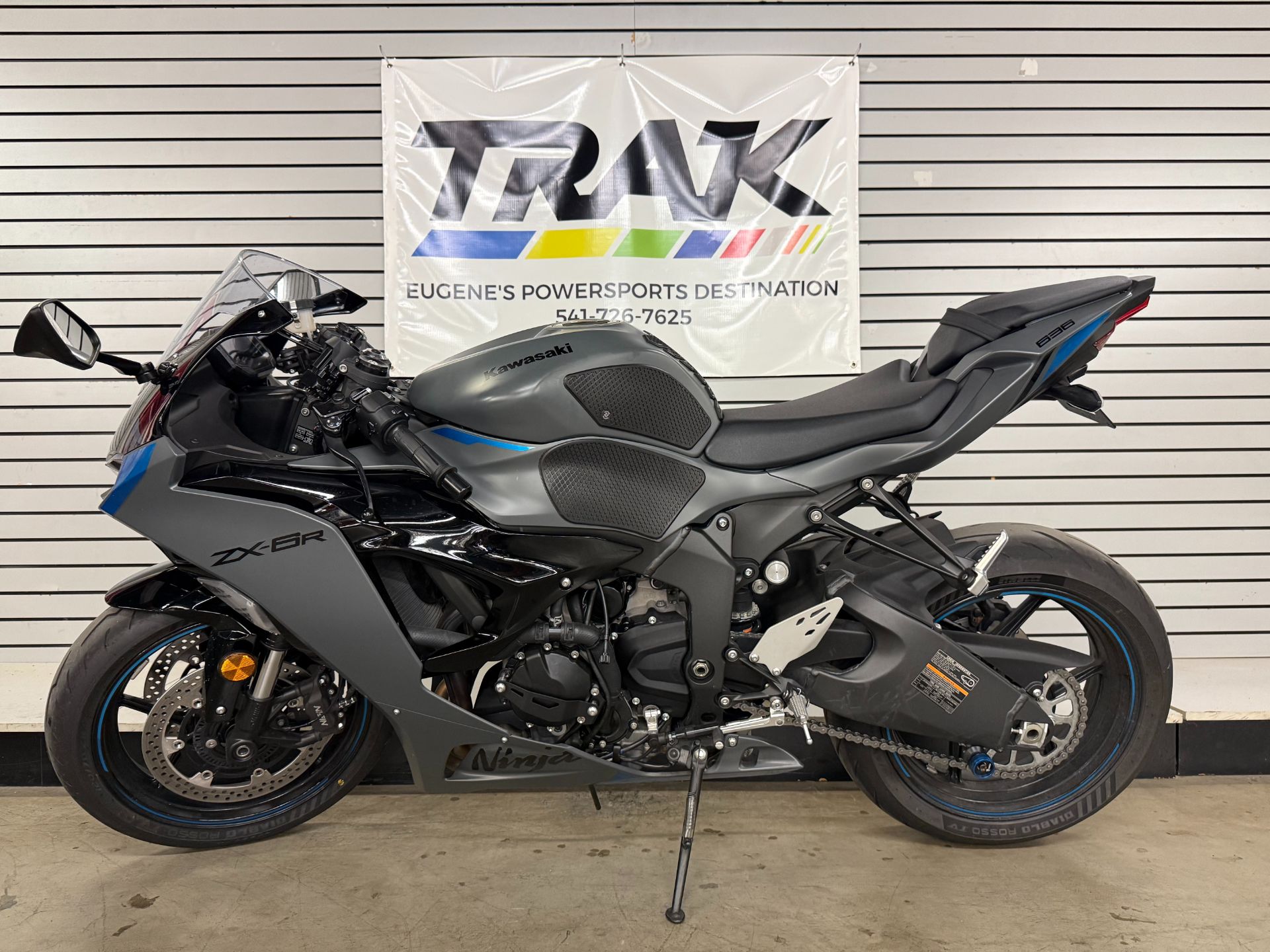2025 Kawasaki Ninja ZX-6R in Eugene, Oregon - Photo 2