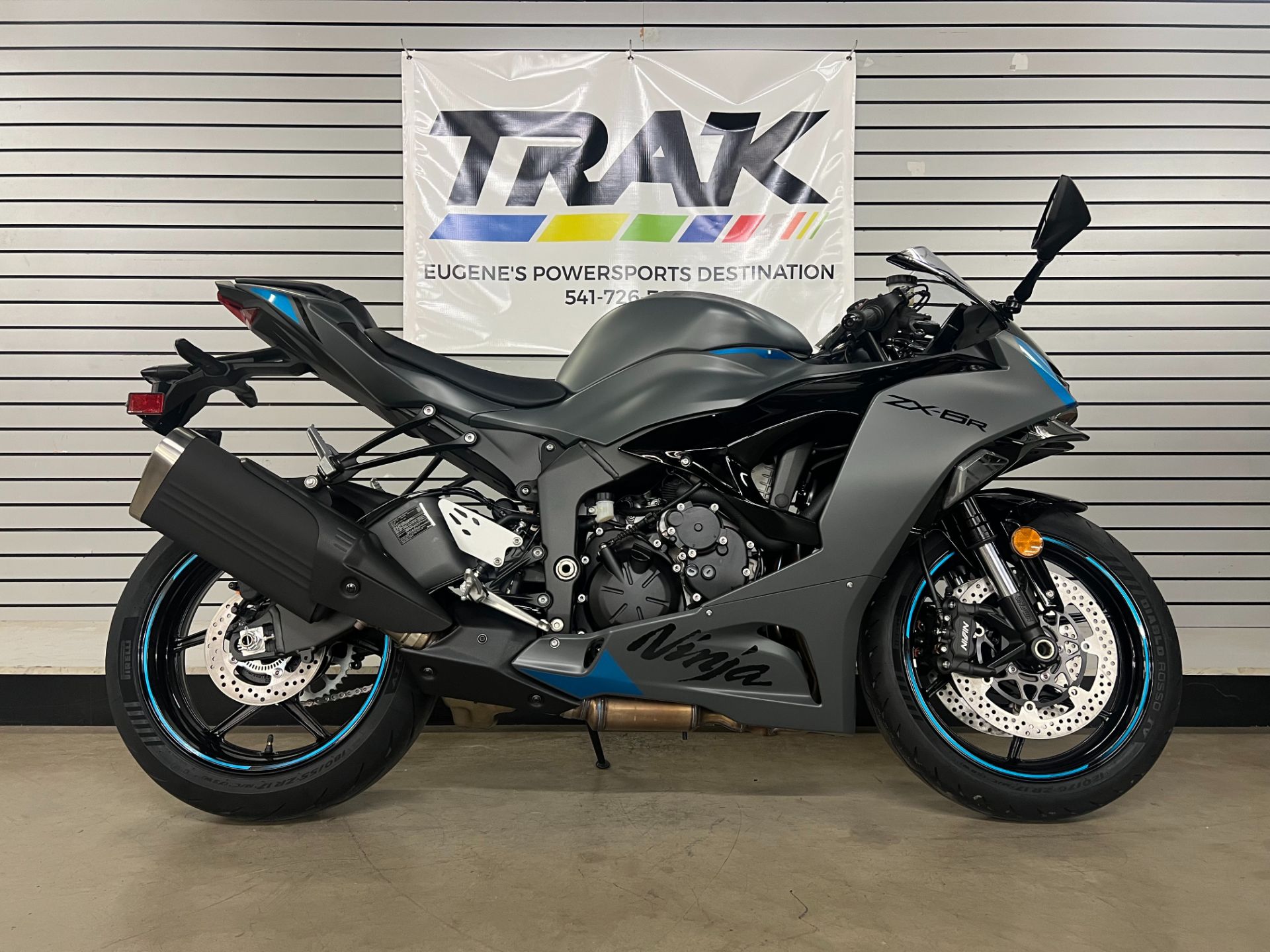 2025 Kawasaki Ninja ZX-6R ABS in Eugene, Oregon - Photo 1