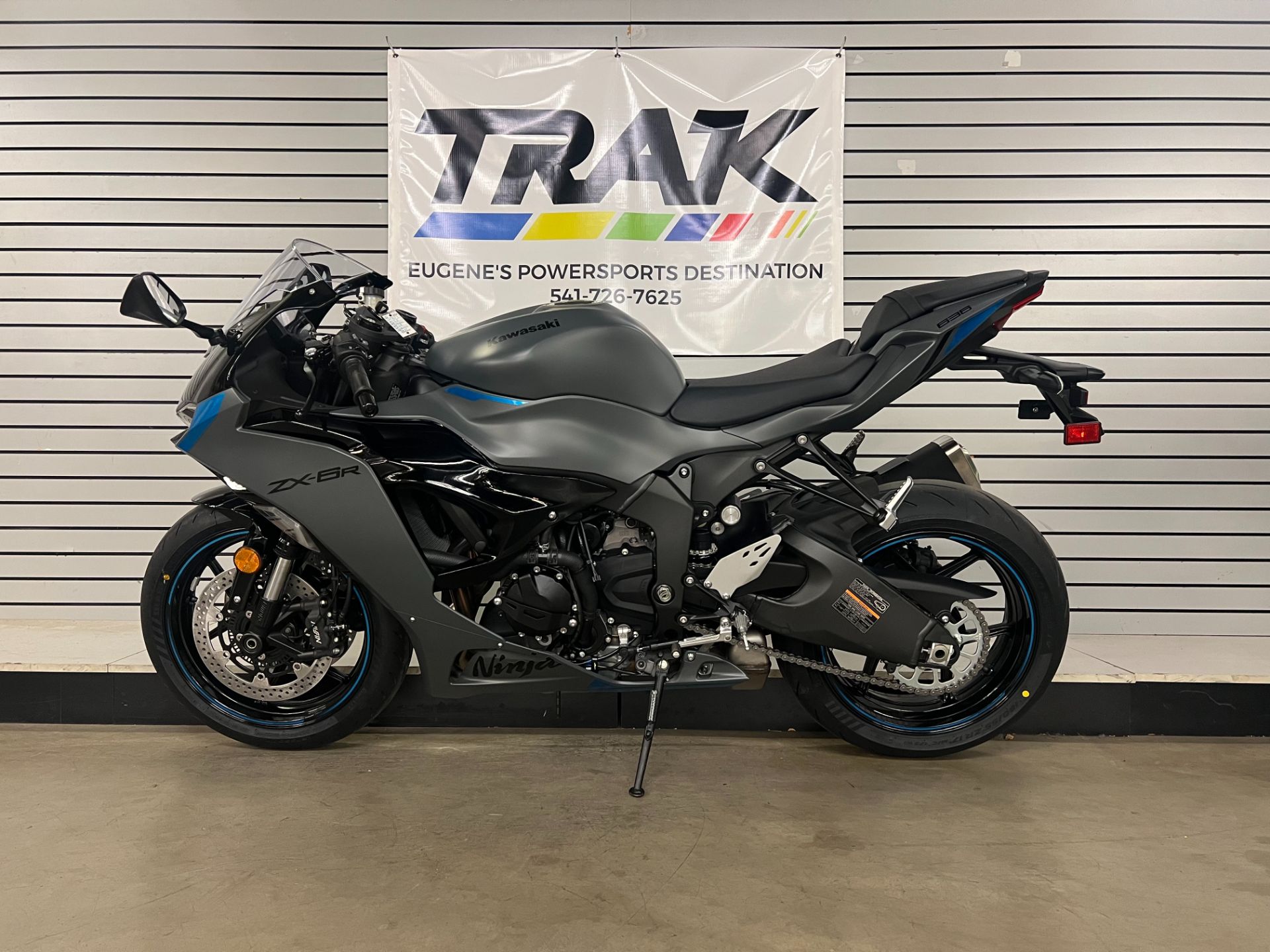 2025 Kawasaki Ninja ZX-6R ABS in Eugene, Oregon - Photo 2