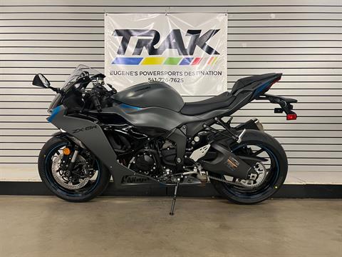 2025 Kawasaki Ninja ZX-6R ABS in Eugene, Oregon - Photo 2