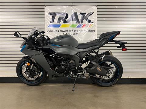 2025 Kawasaki Ninja ZX-6R ABS in Eugene, Oregon - Photo 2