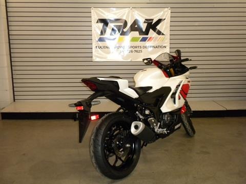 2026 Yamaha YZF-R3 8